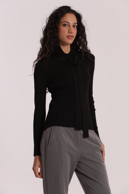 MAGLIA CON DETTAGLIO CRAVATTINO