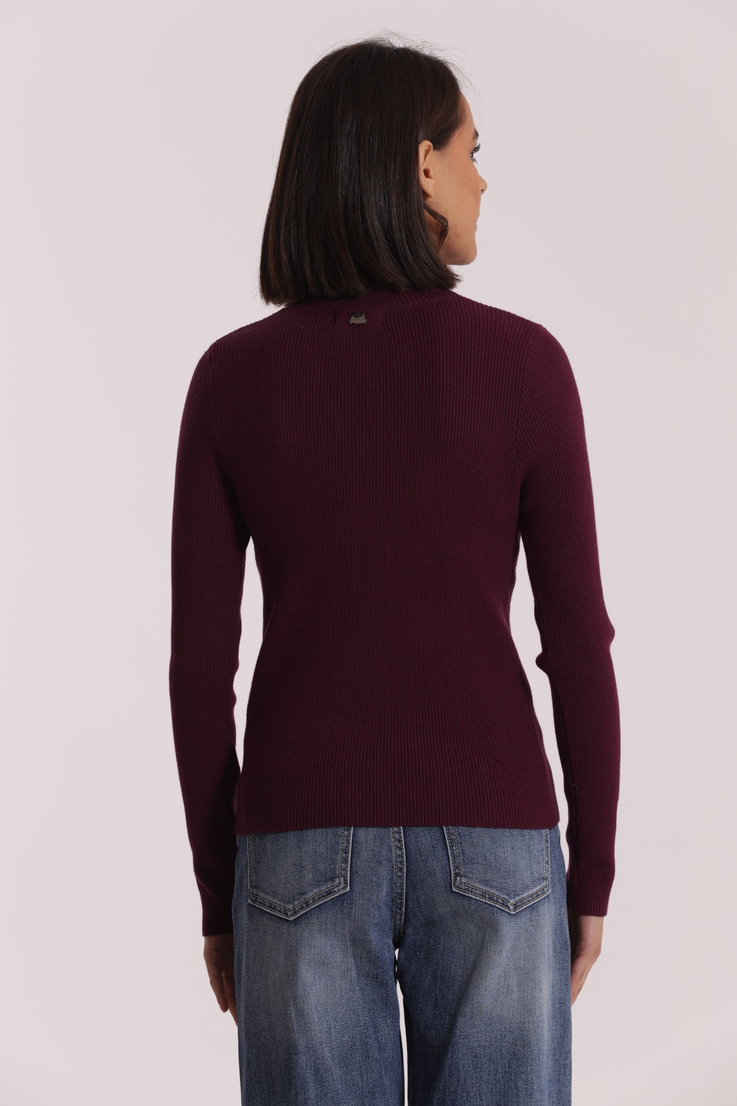 MAGLIA CON DETTAGLIO CRAVATTINO