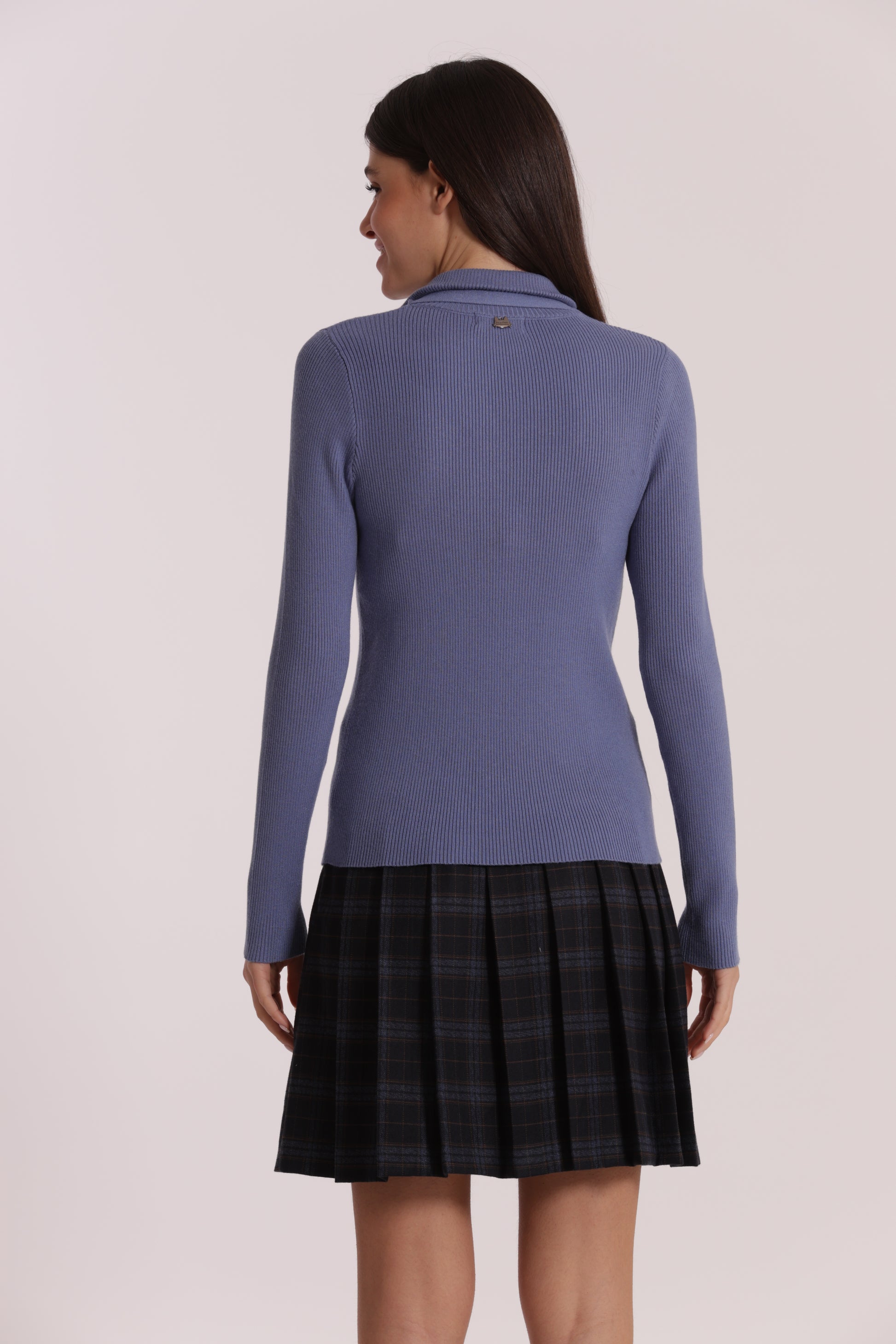 MAGLIA CON DETTAGLIO CRAVATTINO