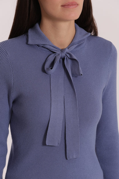 MAGLIA CON DETTAGLIO CRAVATTINO