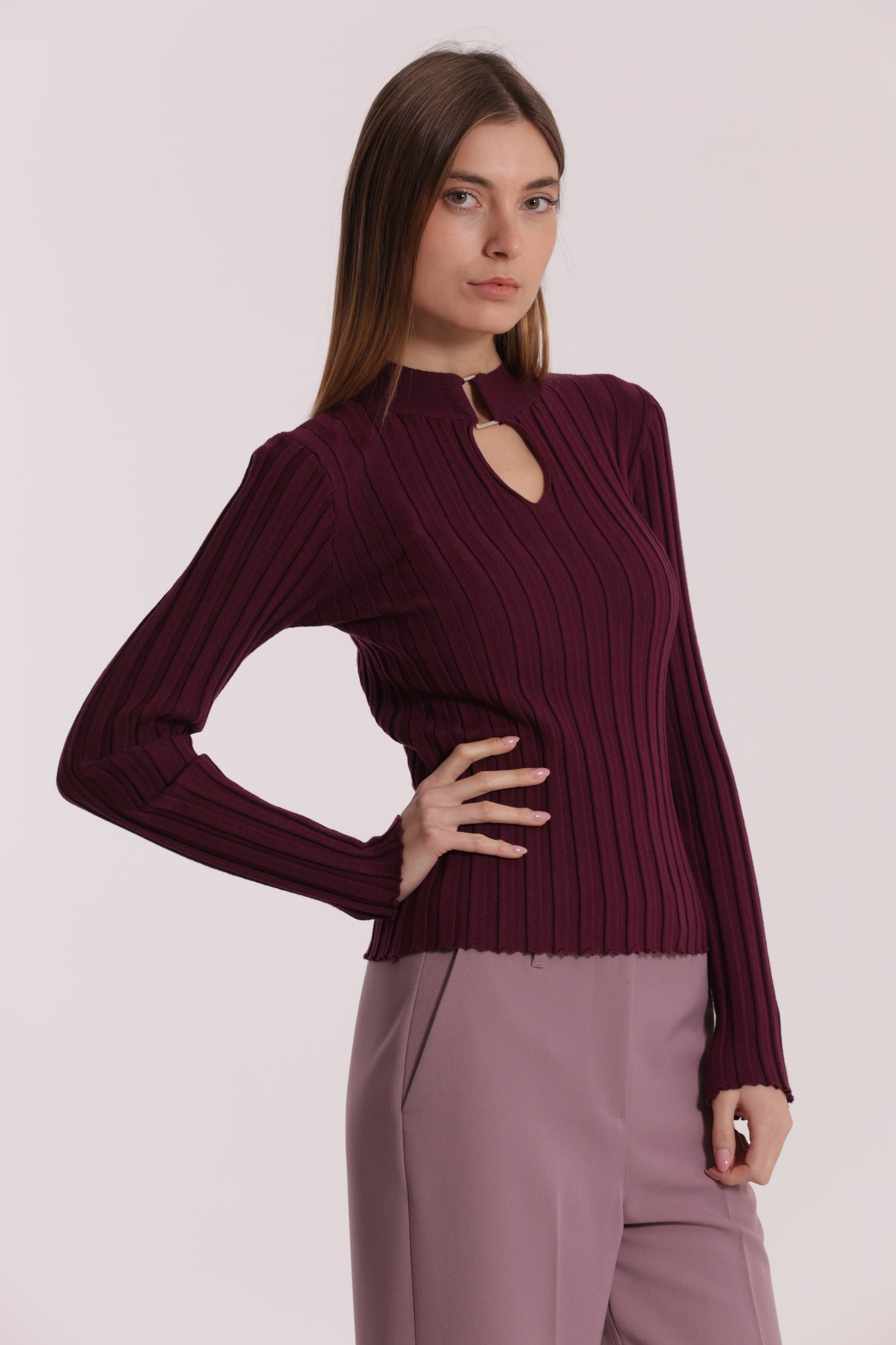 MAGLIA SCOLLO A GOCCIA CON ACCESSORIO METALLICO