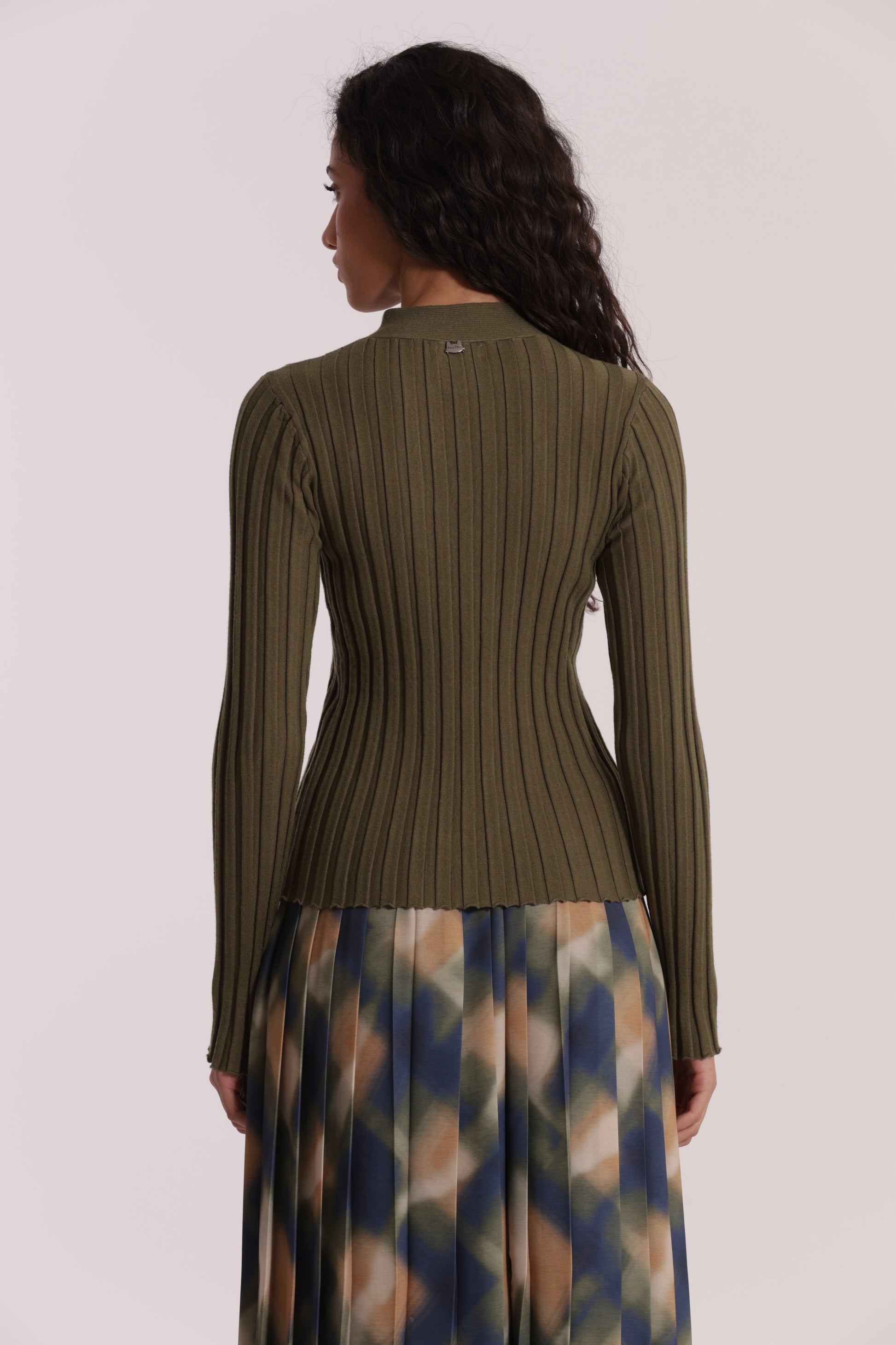 MAGLIA SCOLLO A GOCCIA CON ACCESSORIO METALLICO