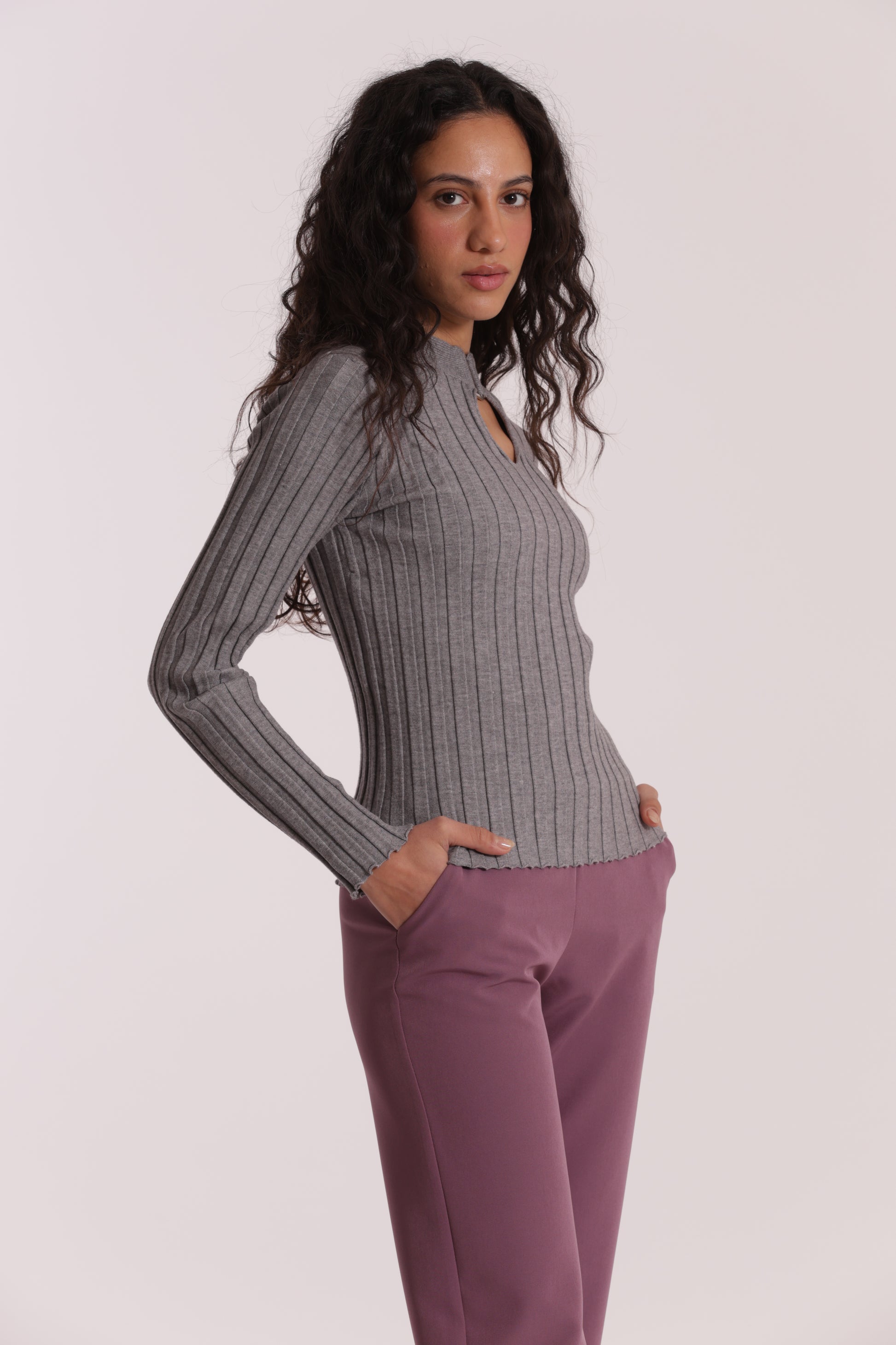 MAGLIA SCOLLO A GOCCIA CON ACCESSORIO METALLICO
