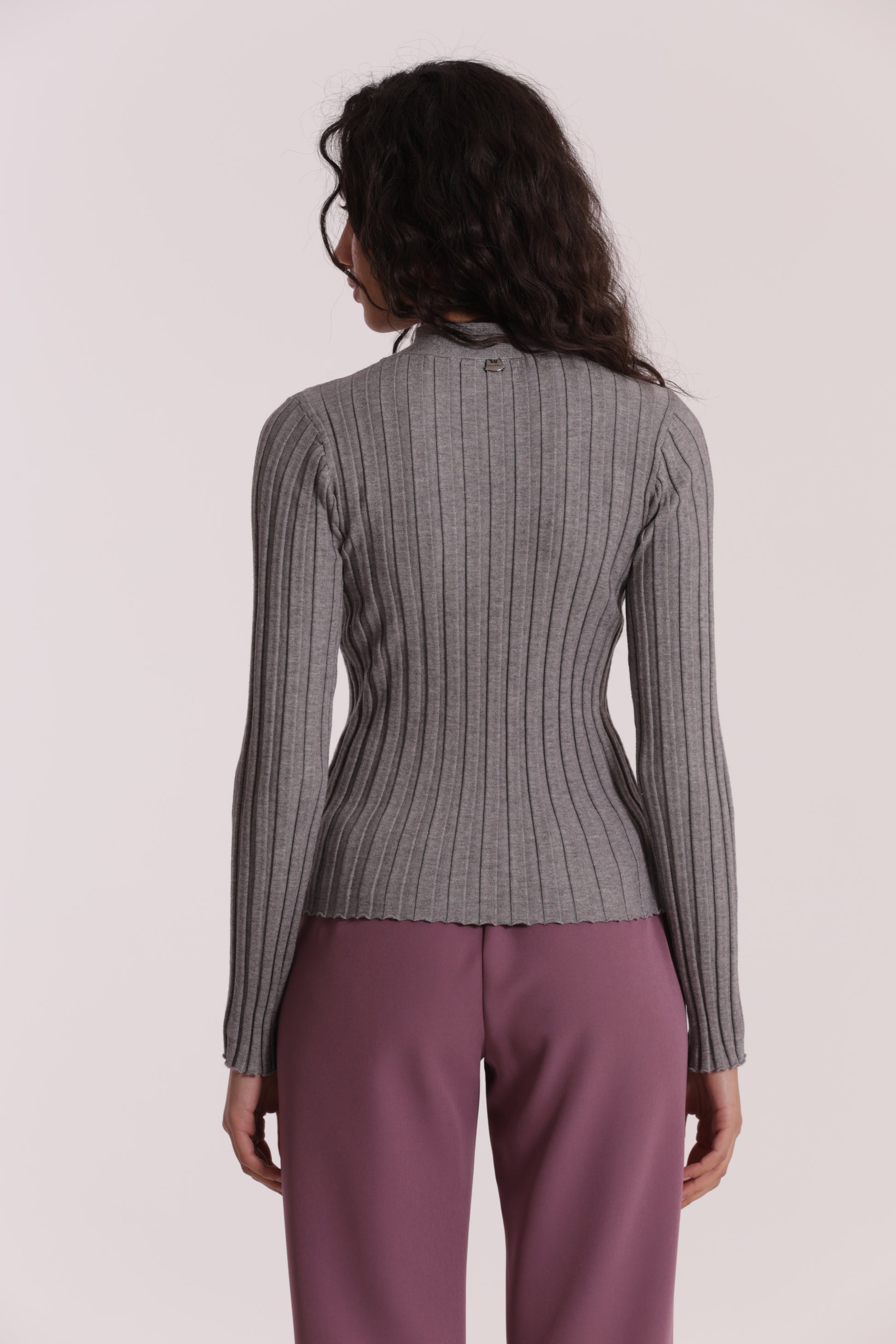 MAGLIA SCOLLO A GOCCIA CON ACCESSORIO METALLICO
