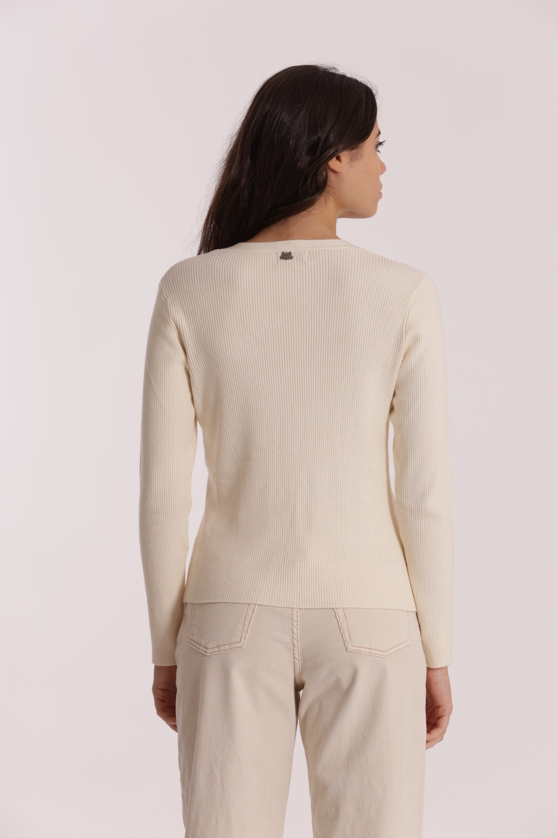 MAGLIA CUT OUT CON DETTAGLIO BOTTONI