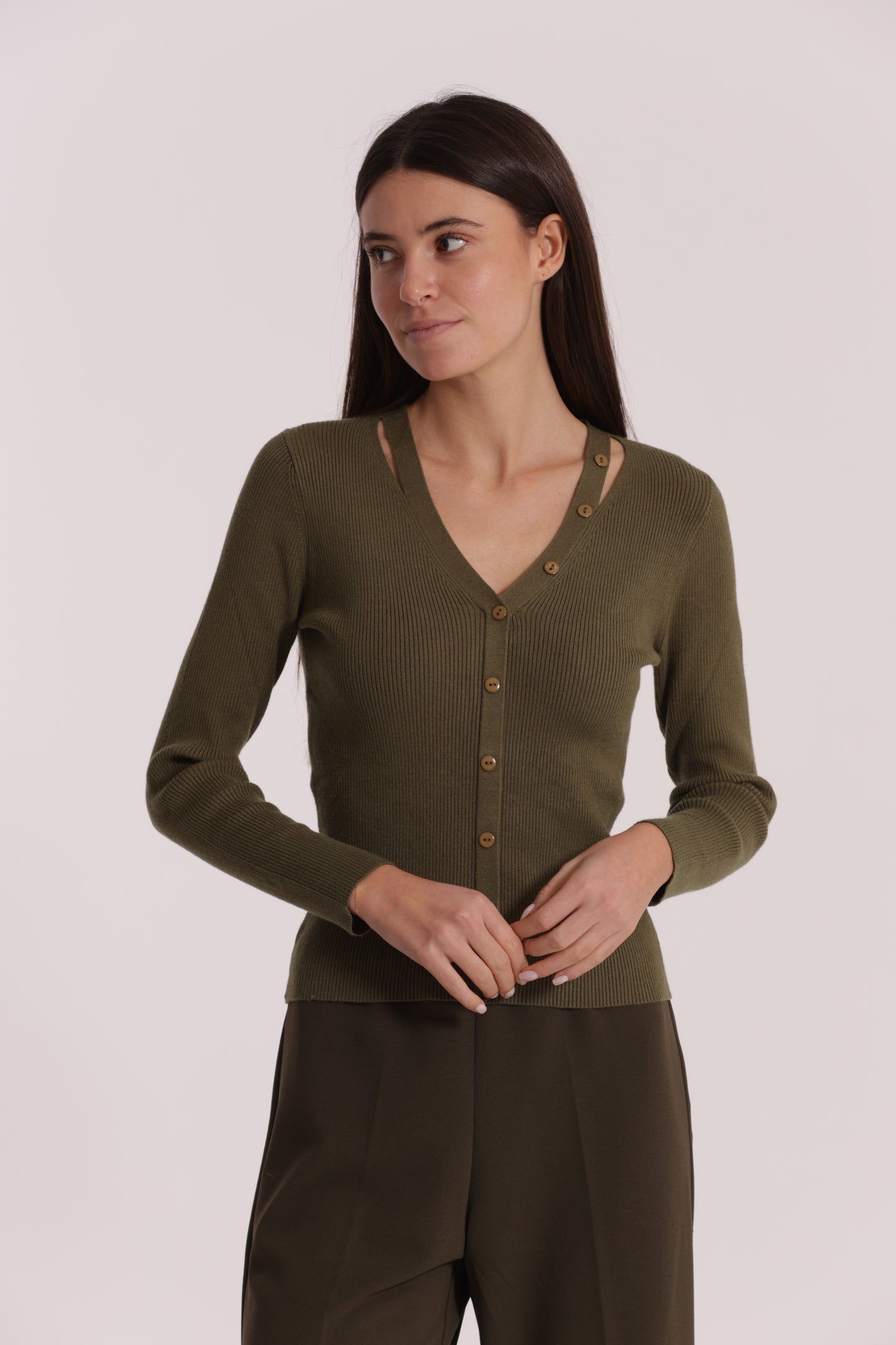 MAGLIA CUT OUT CON DETTAGLIO BOTTONI
