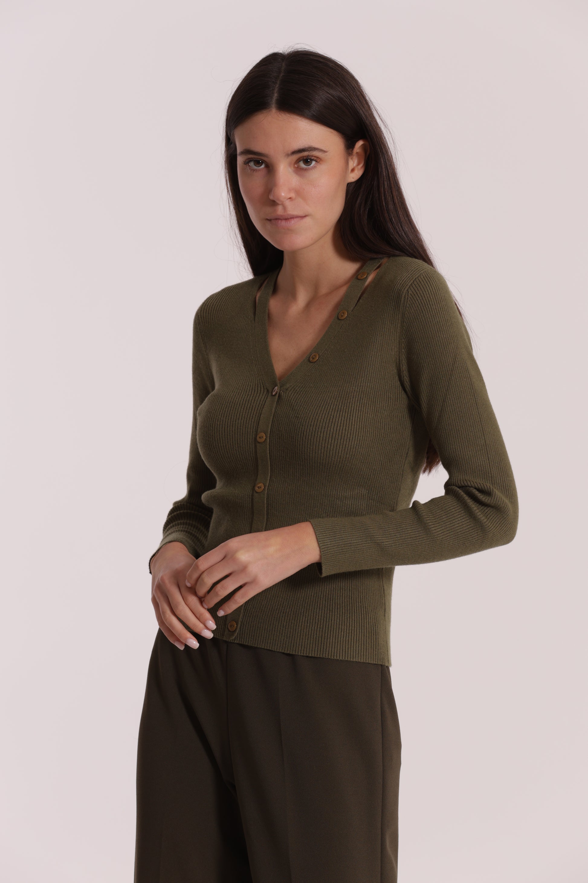 MAGLIA CUT OUT CON DETTAGLIO BOTTONI