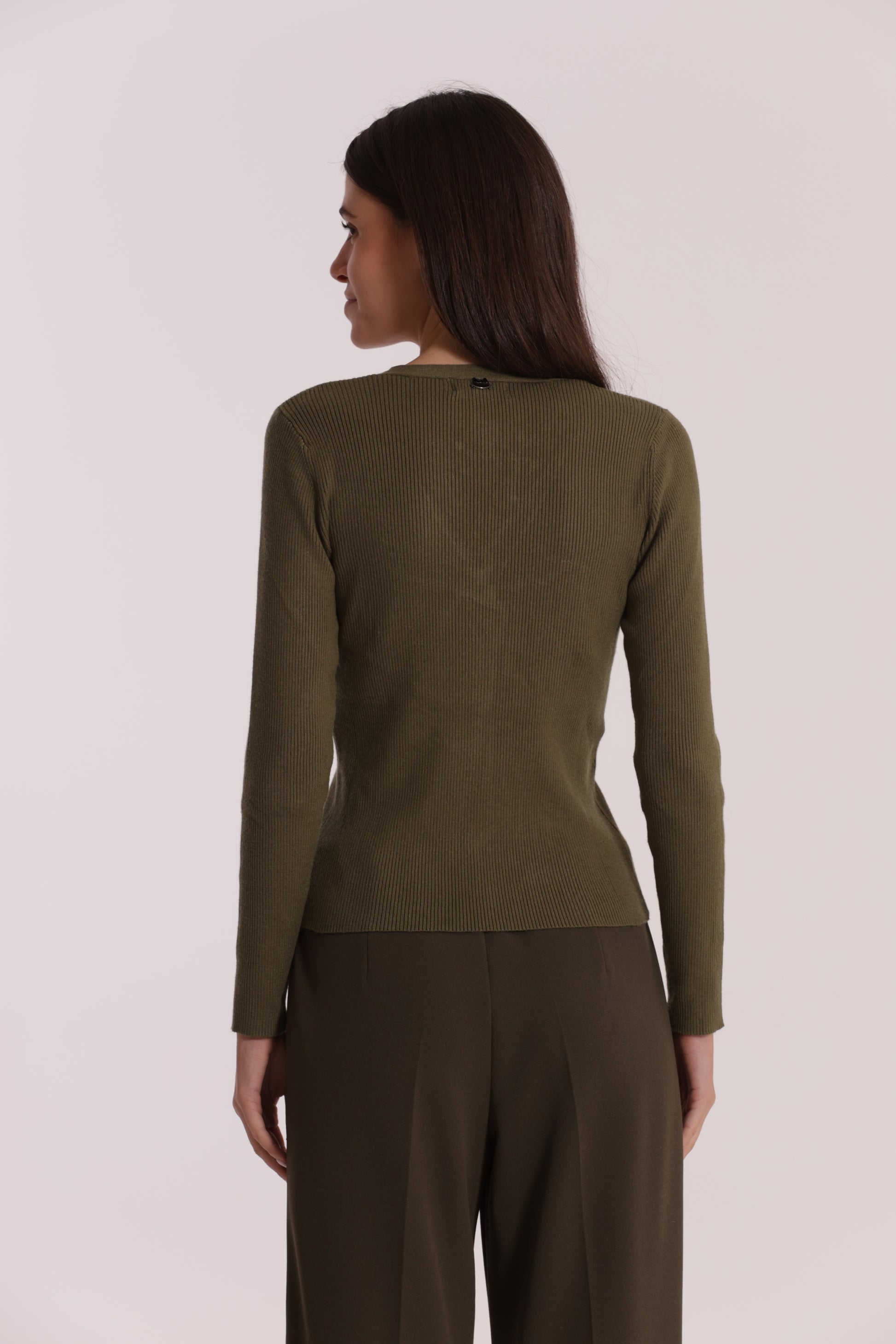 MAGLIA CUT OUT CON DETTAGLIO BOTTONI