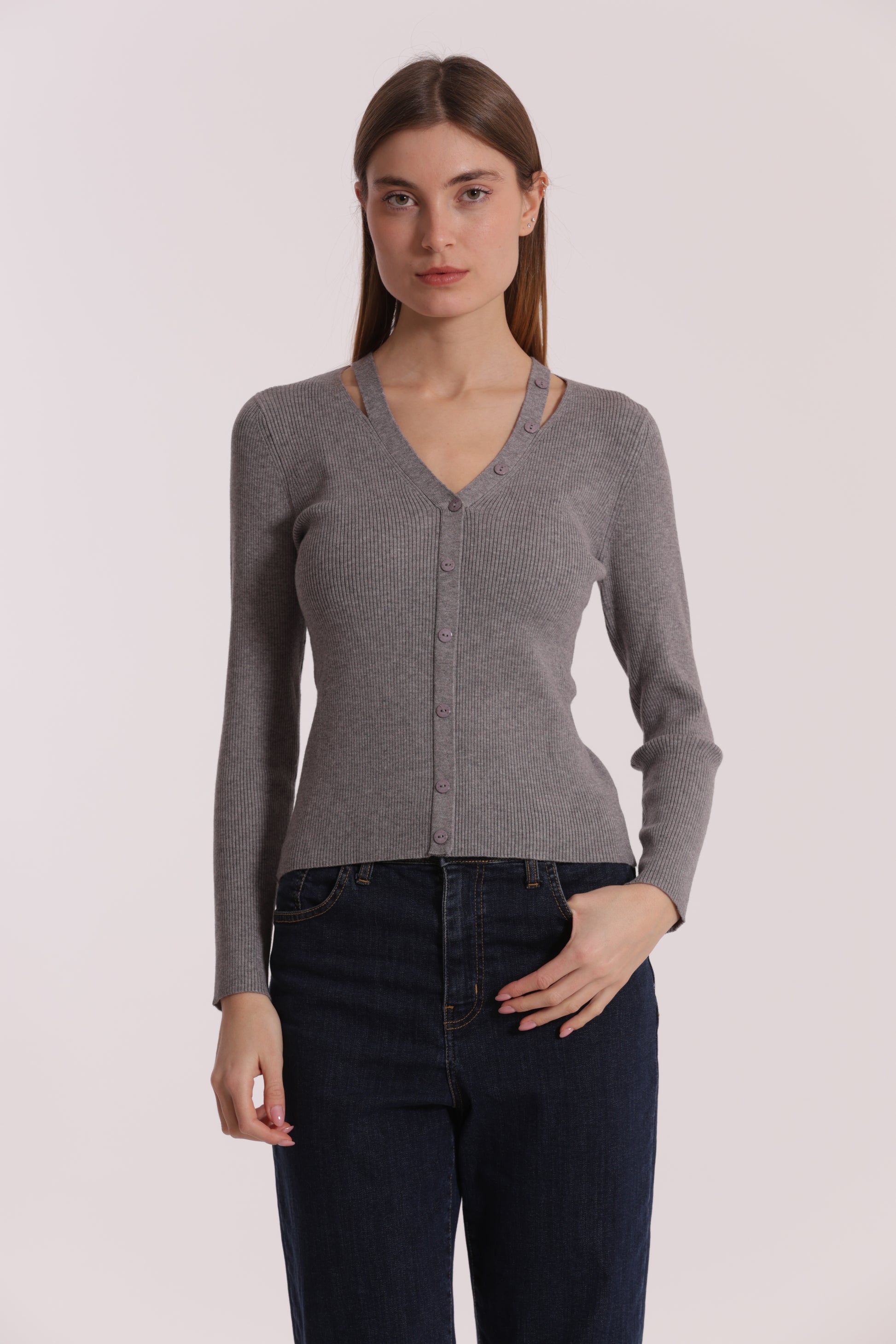 MAGLIA CUT OUT CON DETTAGLIO BOTTONI