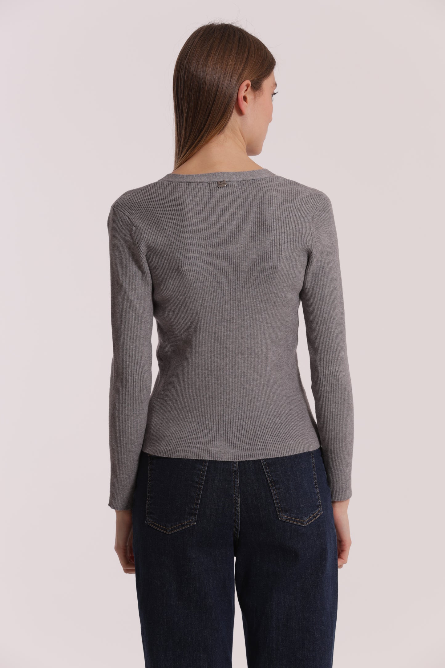 MAGLIA CUT OUT CON DETTAGLIO BOTTONI