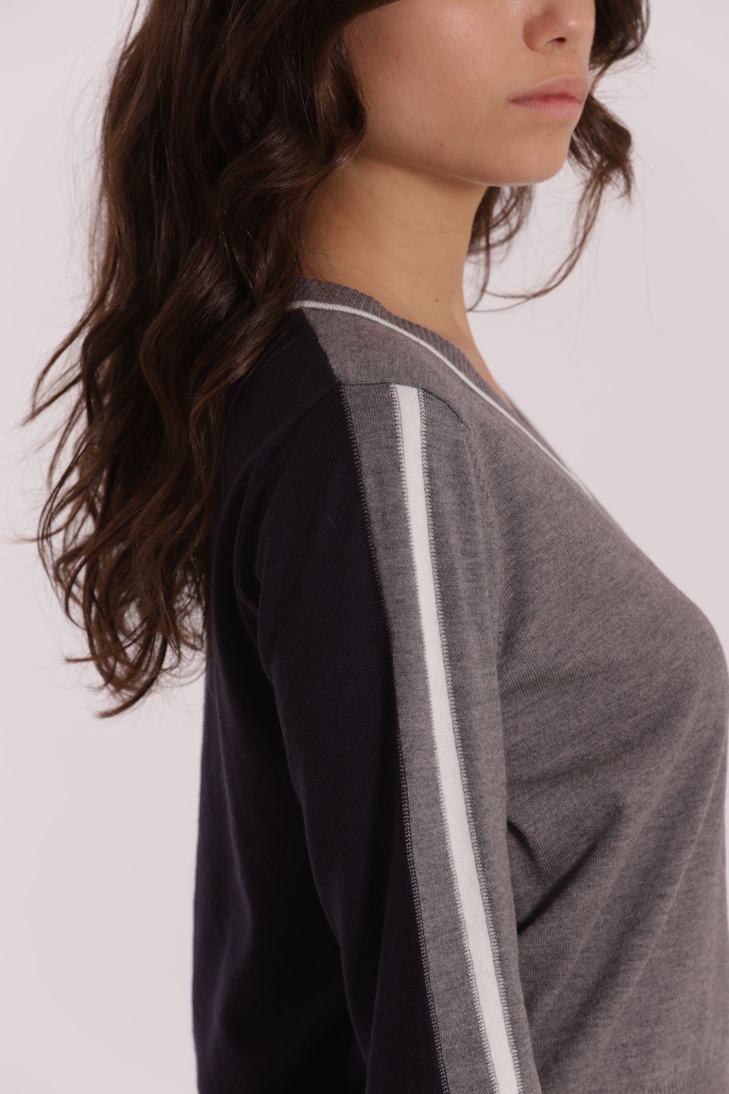 MAGLIA TRICOLOR SCOLLO A V