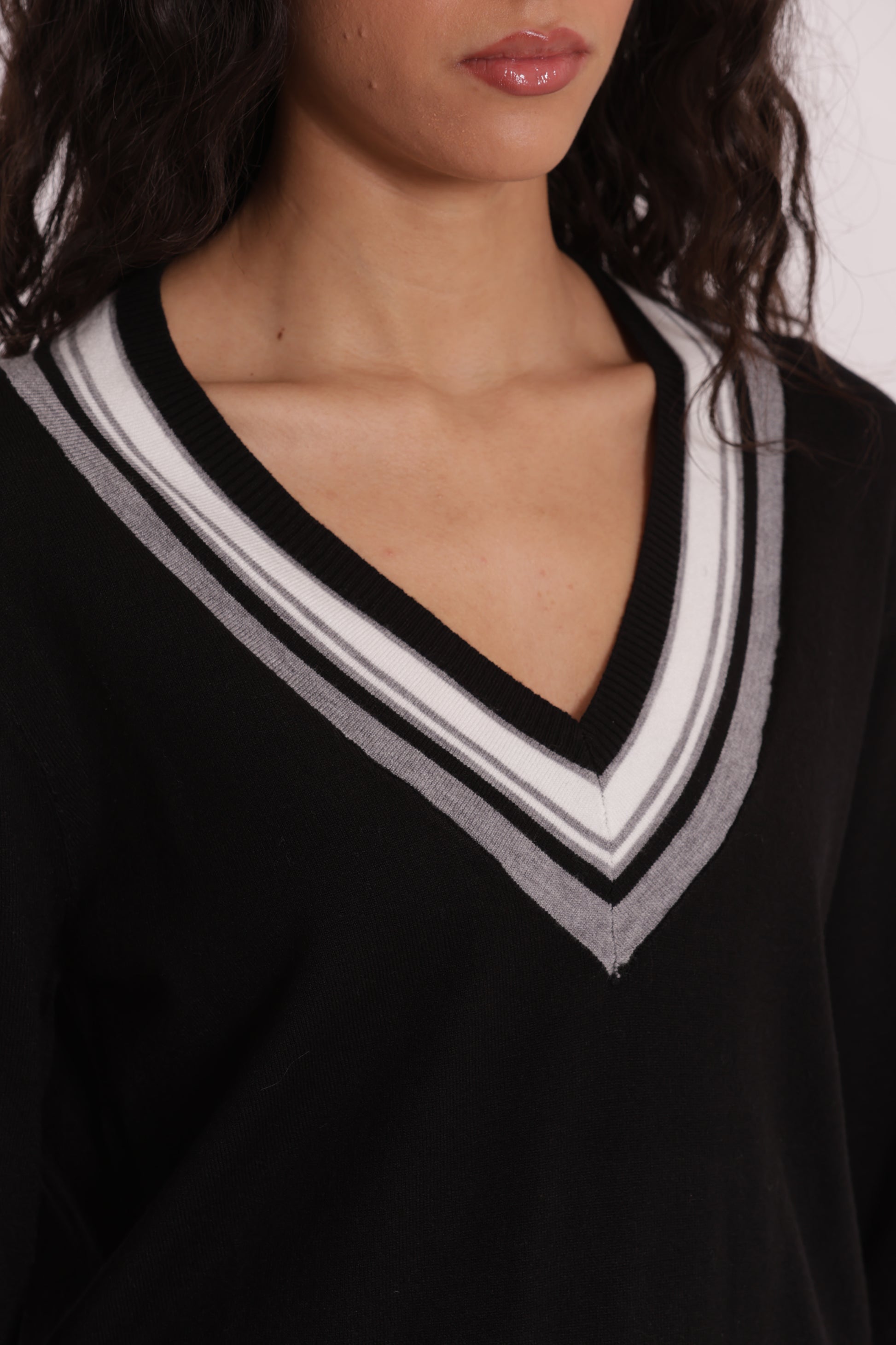 MAGLIA TRICOLOR CON DETTAGLIO RIGHE