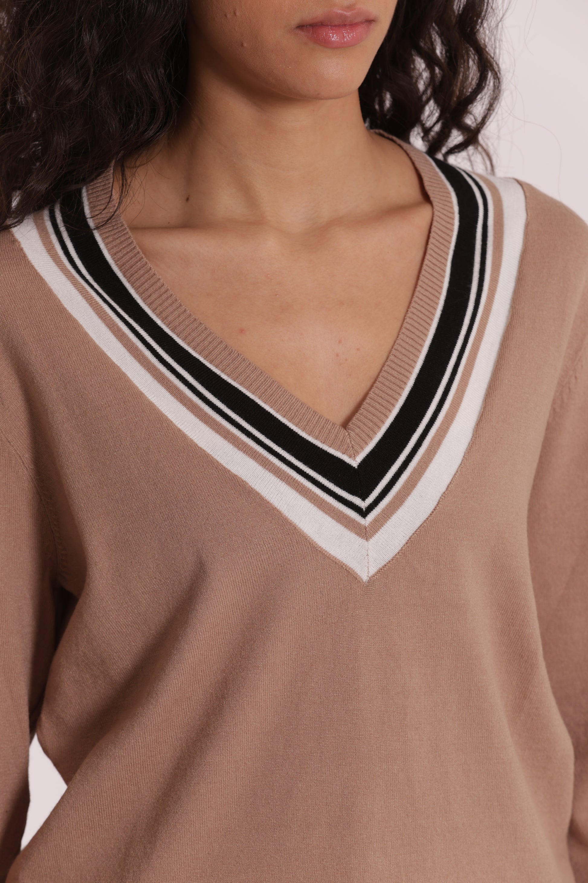 MAGLIA TRICOLOR CON DETTAGLIO RIGHE