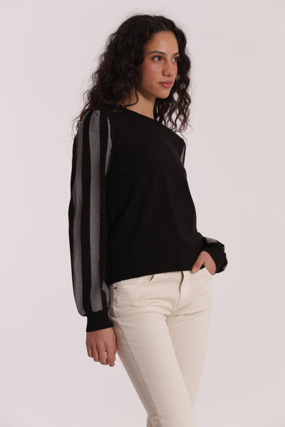 MAGLIA CON MANICHE A RIGHE