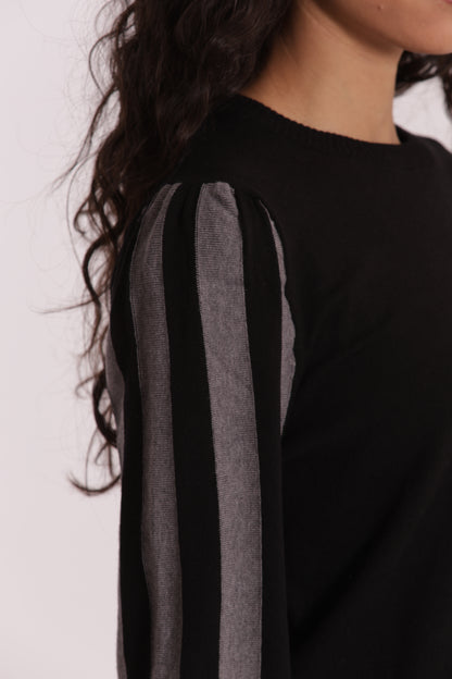 MAGLIA CON MANICHE A RIGHE