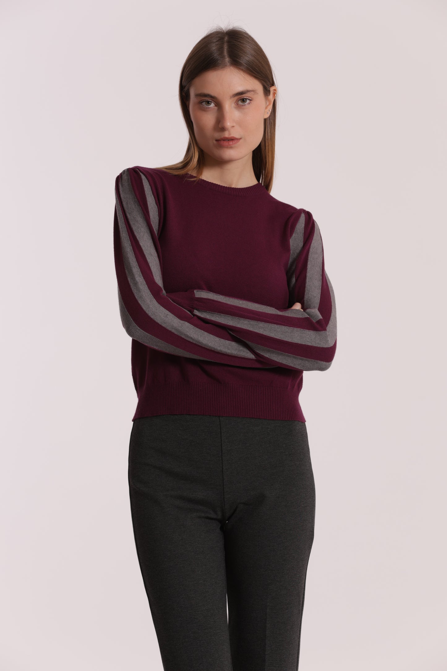 MAGLIA CON MANICHE A RIGHE