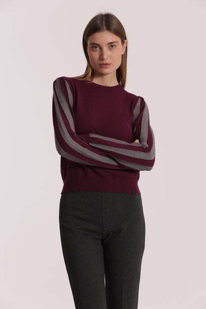 MAGLIA CON MANICHE A RIGHE