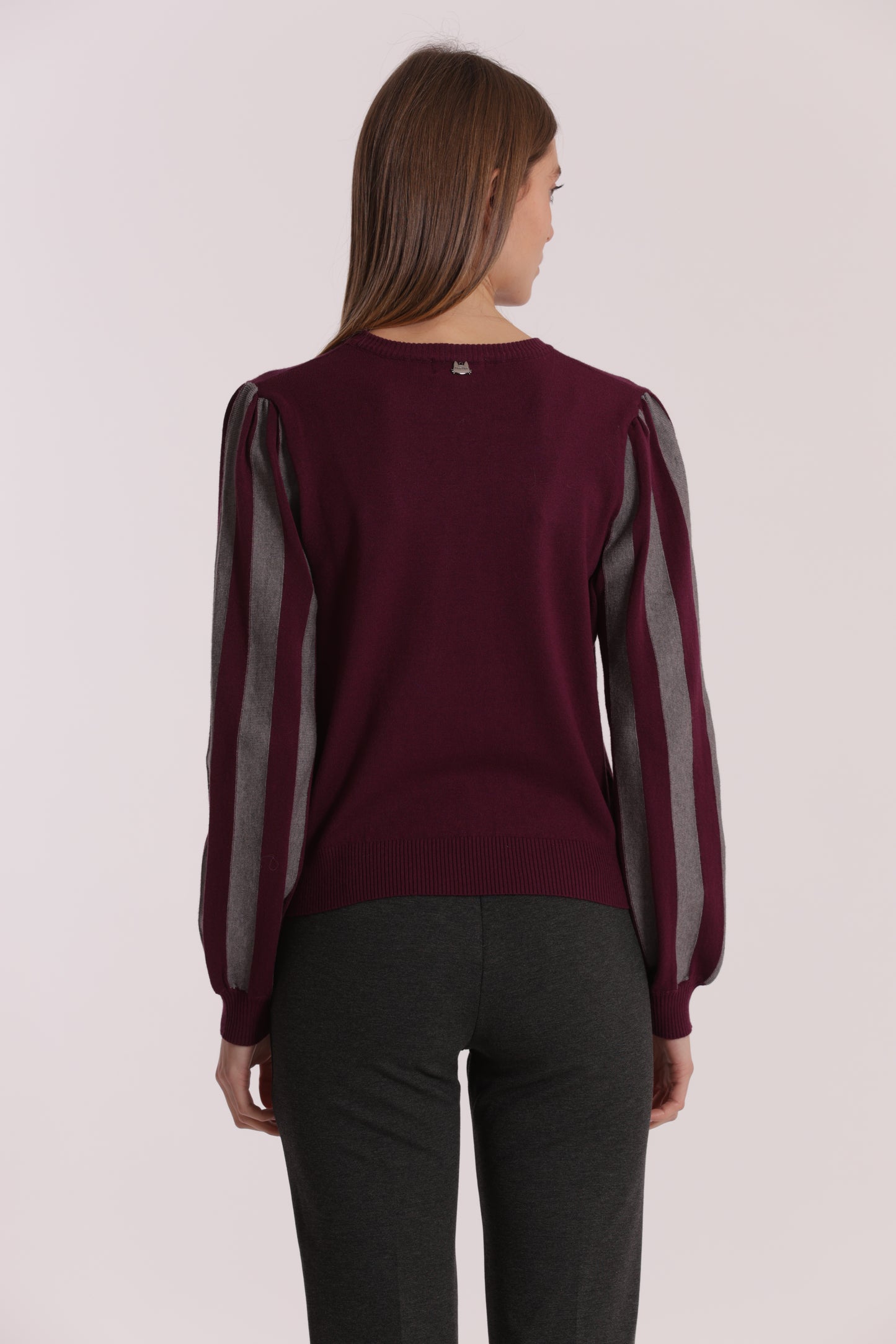 MAGLIA CON MANICHE A RIGHE