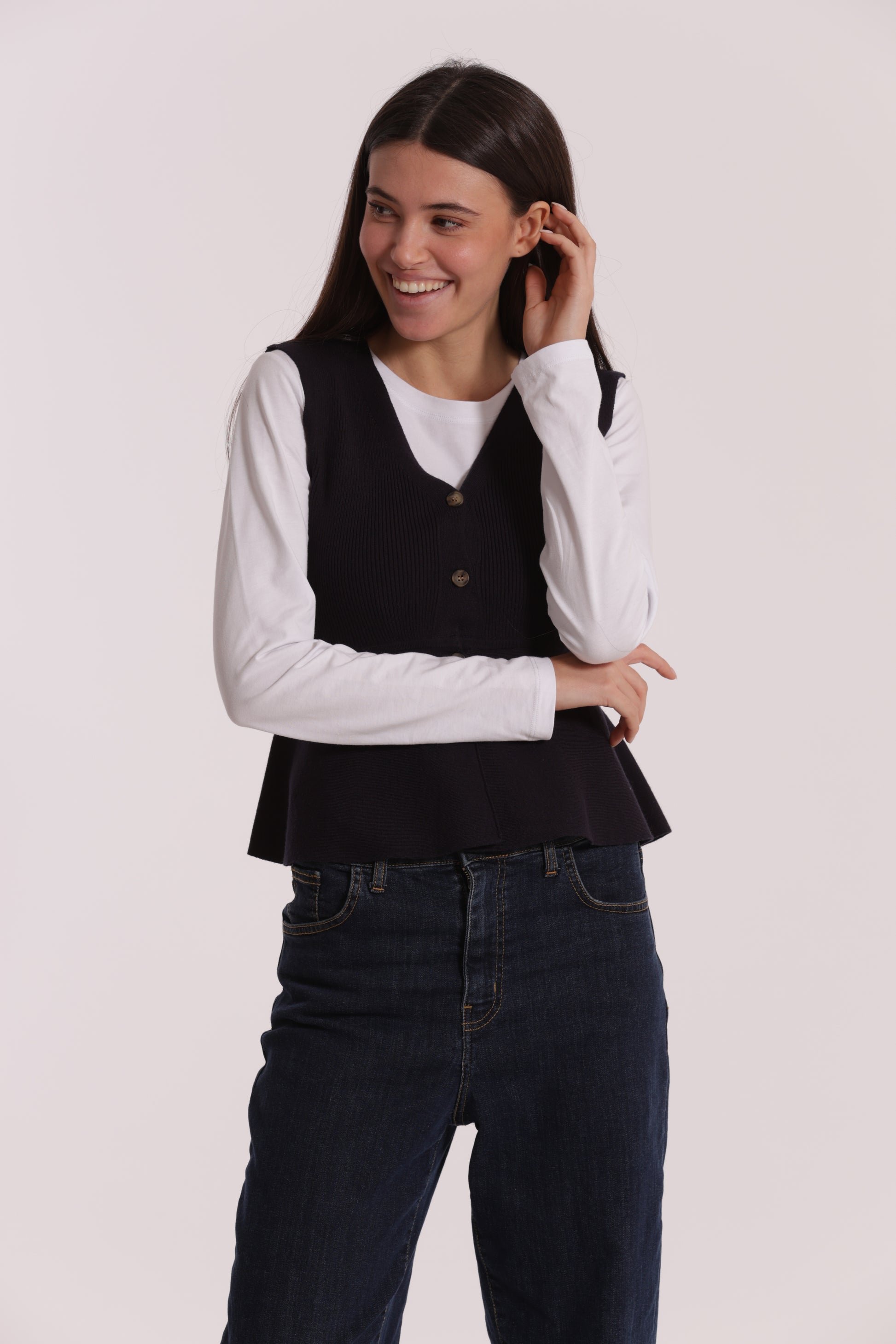 GILET IN MAGLIA SVASATO SUL FONDO CON BOTTONI