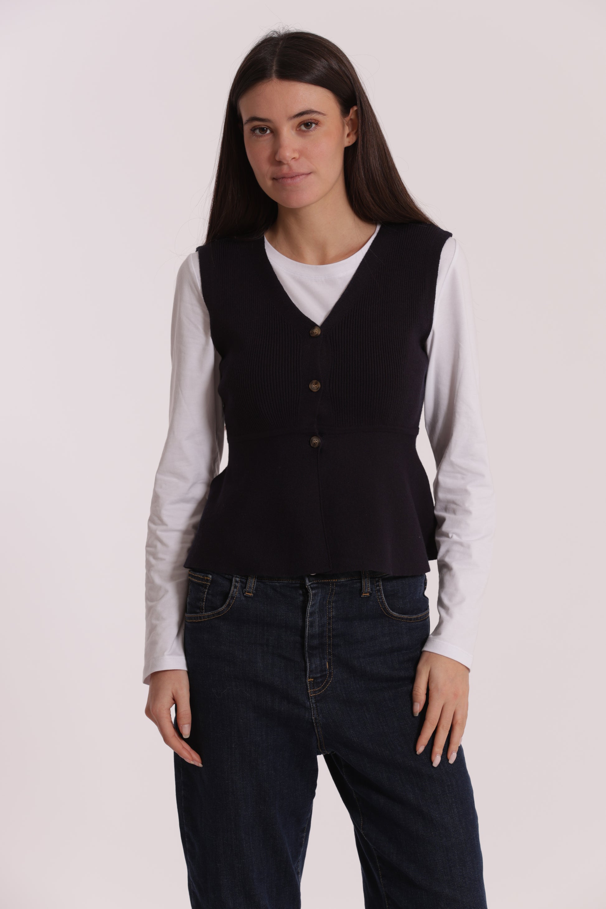 GILET IN MAGLIA SVASATO SUL FONDO CON BOTTONI