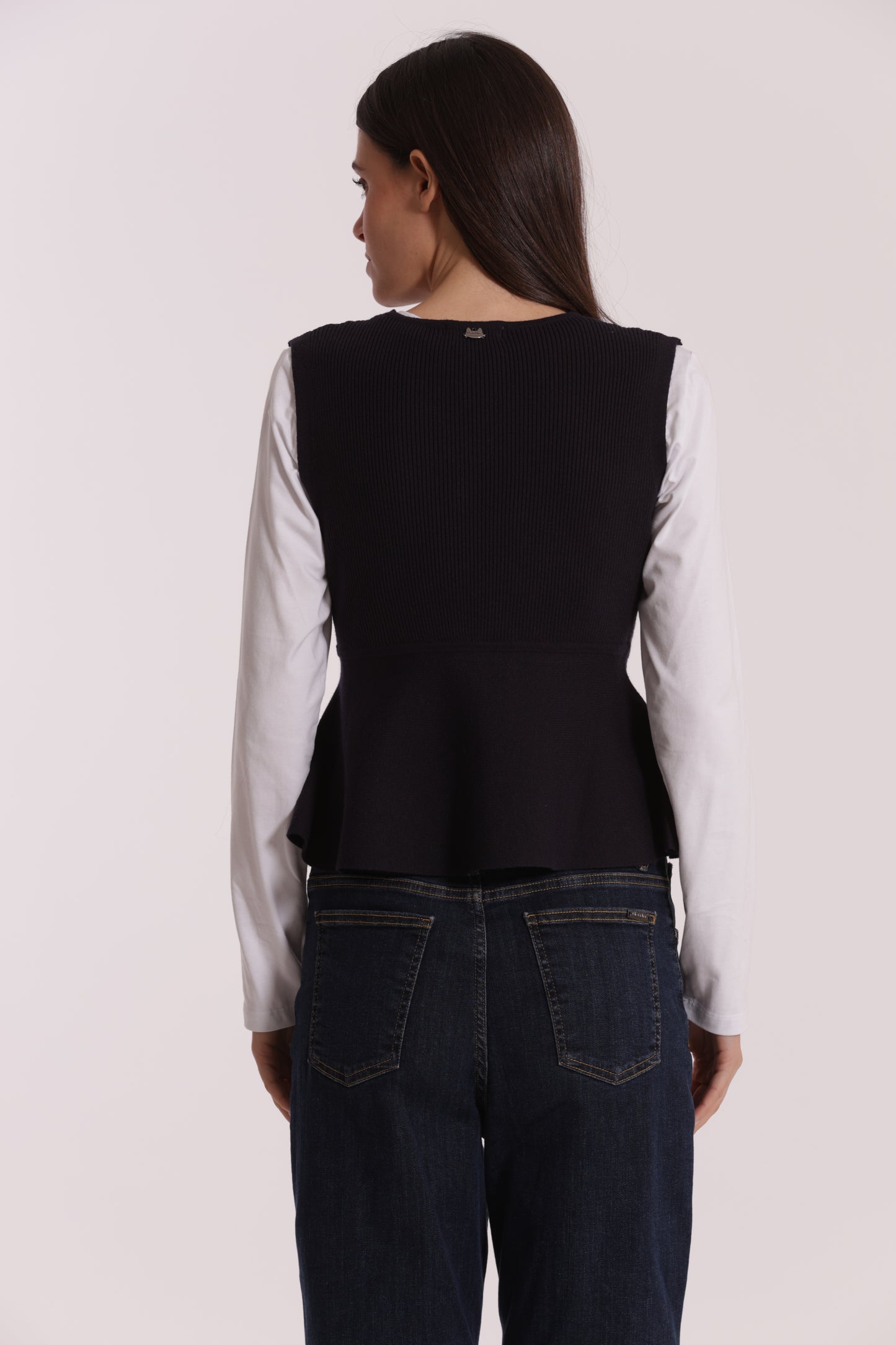 GILET IN MAGLIA SVASATO SUL FONDO CON BOTTONI