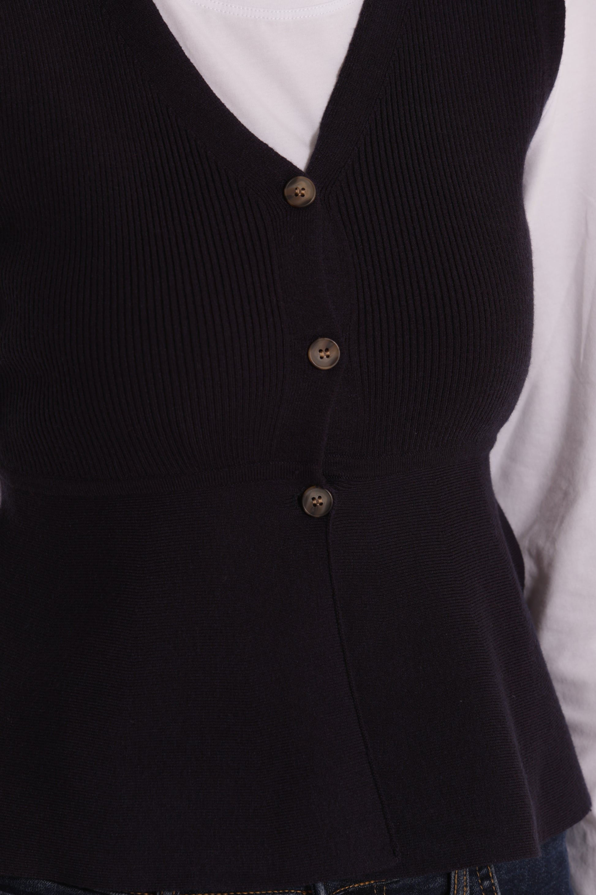 GILET IN MAGLIA SVASATO SUL FONDO CON BOTTONI