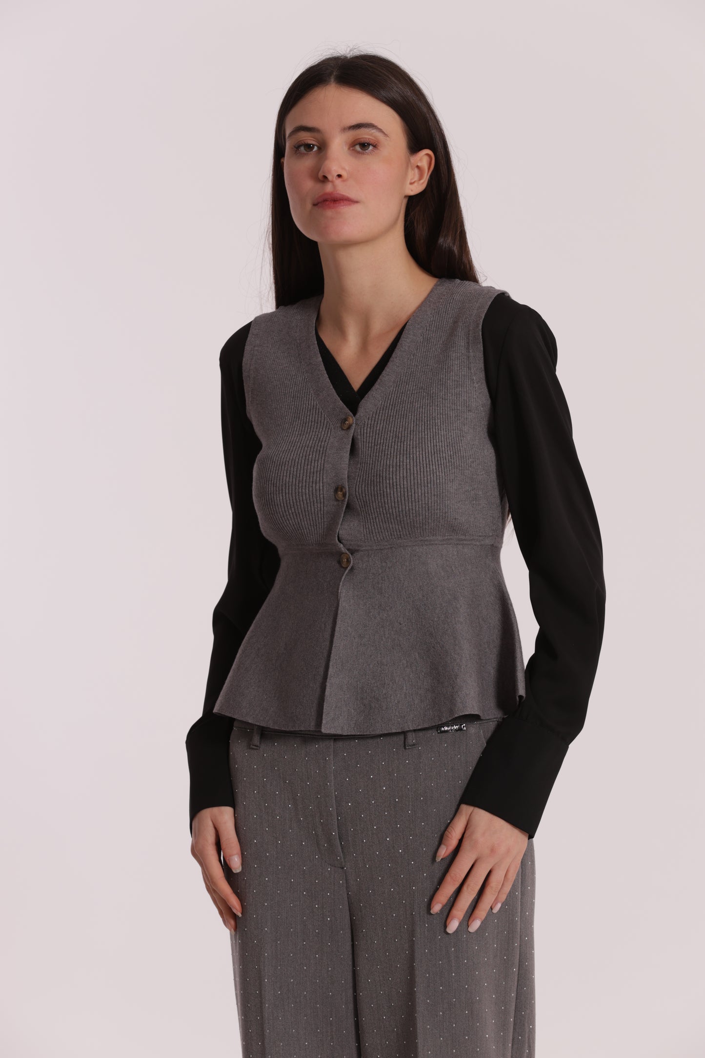 GILET IN MAGLIA SVASATO SUL FONDO CON BOTTONI