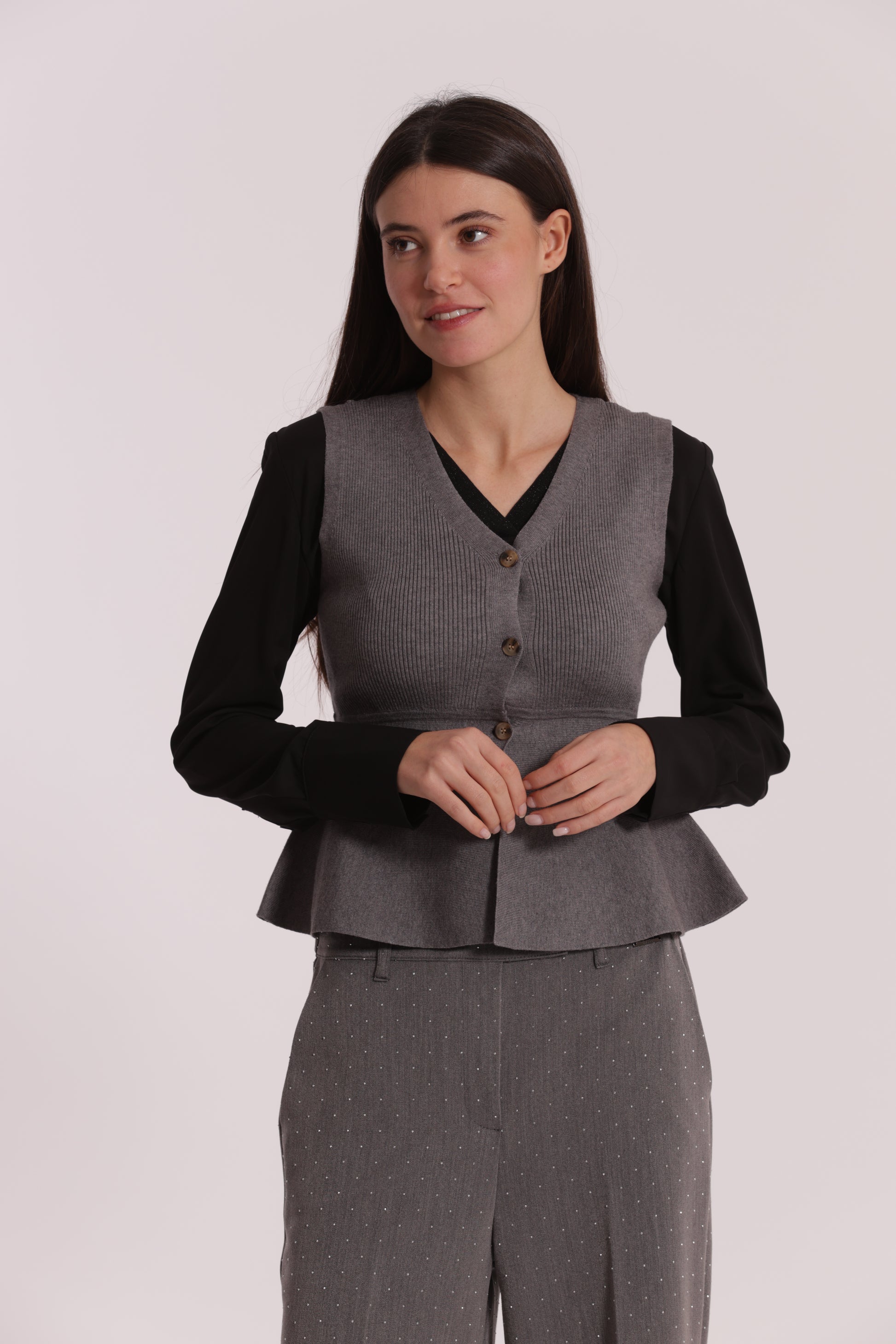 GILET IN MAGLIA SVASATO SUL FONDO CON BOTTONI