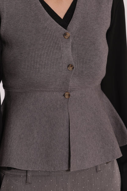 GILET IN MAGLIA SVASATO SUL FONDO CON BOTTONI