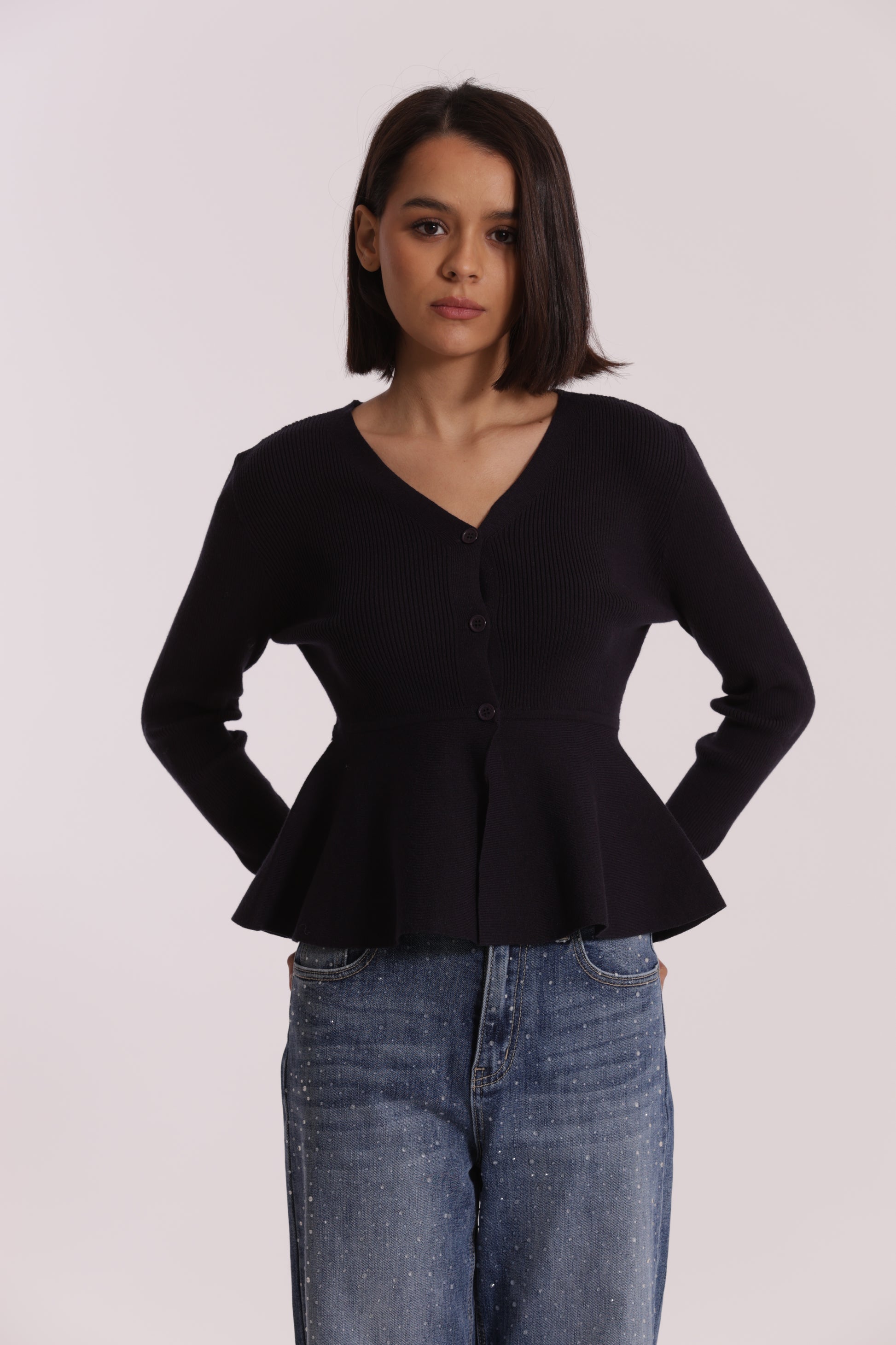 MAGLIA CARDIGAN SVASATO SUL FONDO CON BOTTONI
