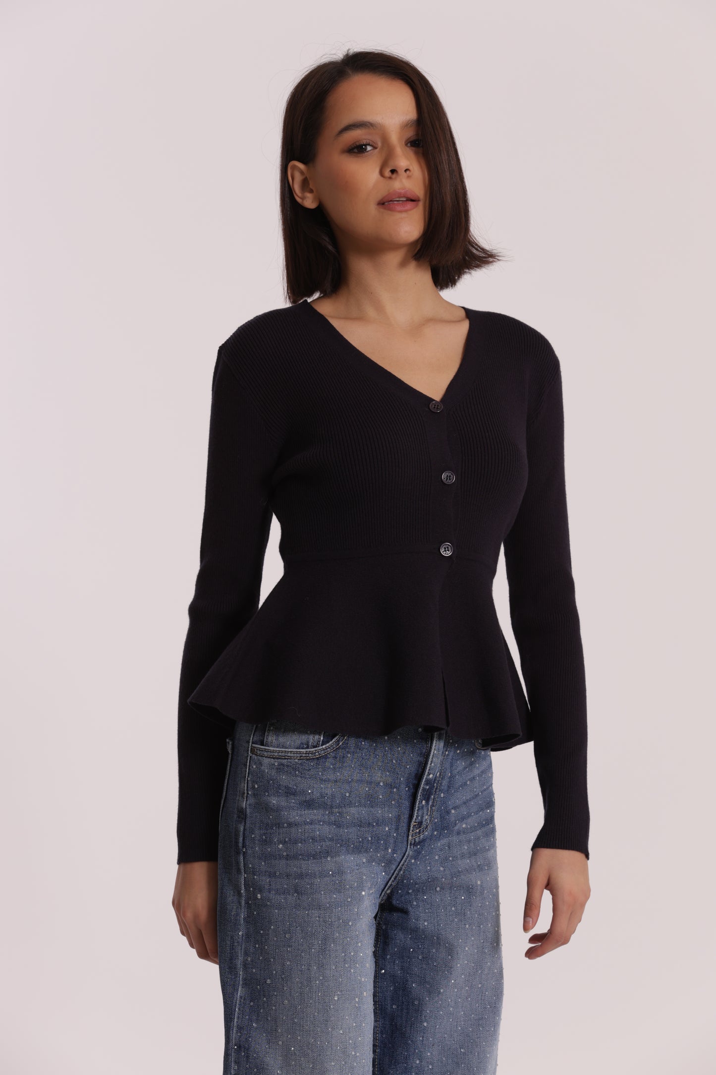 MAGLIA CARDIGAN SVASATO SUL FONDO CON BOTTONI