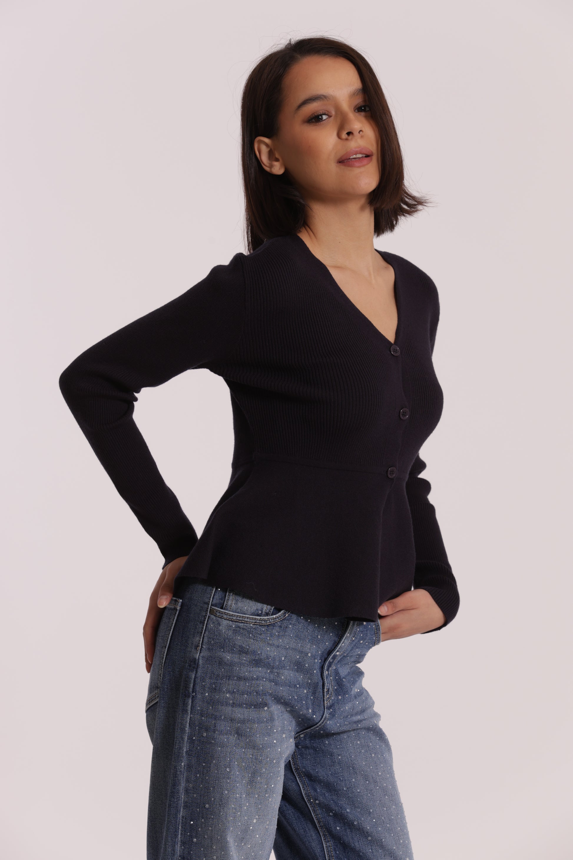 MAGLIA CARDIGAN SVASATO SUL FONDO CON BOTTONI
