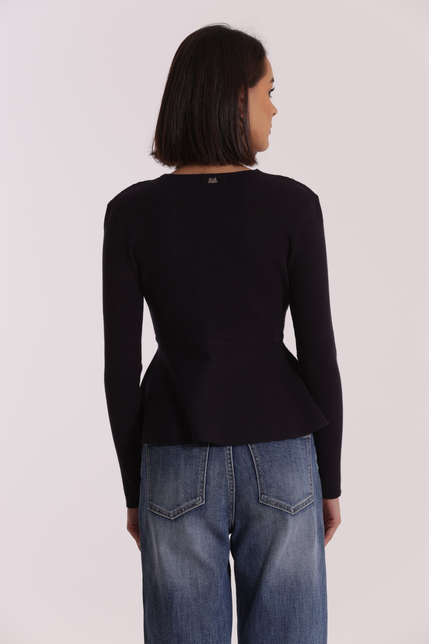 MAGLIA CARDIGAN SVASATO SUL FONDO CON BOTTONI