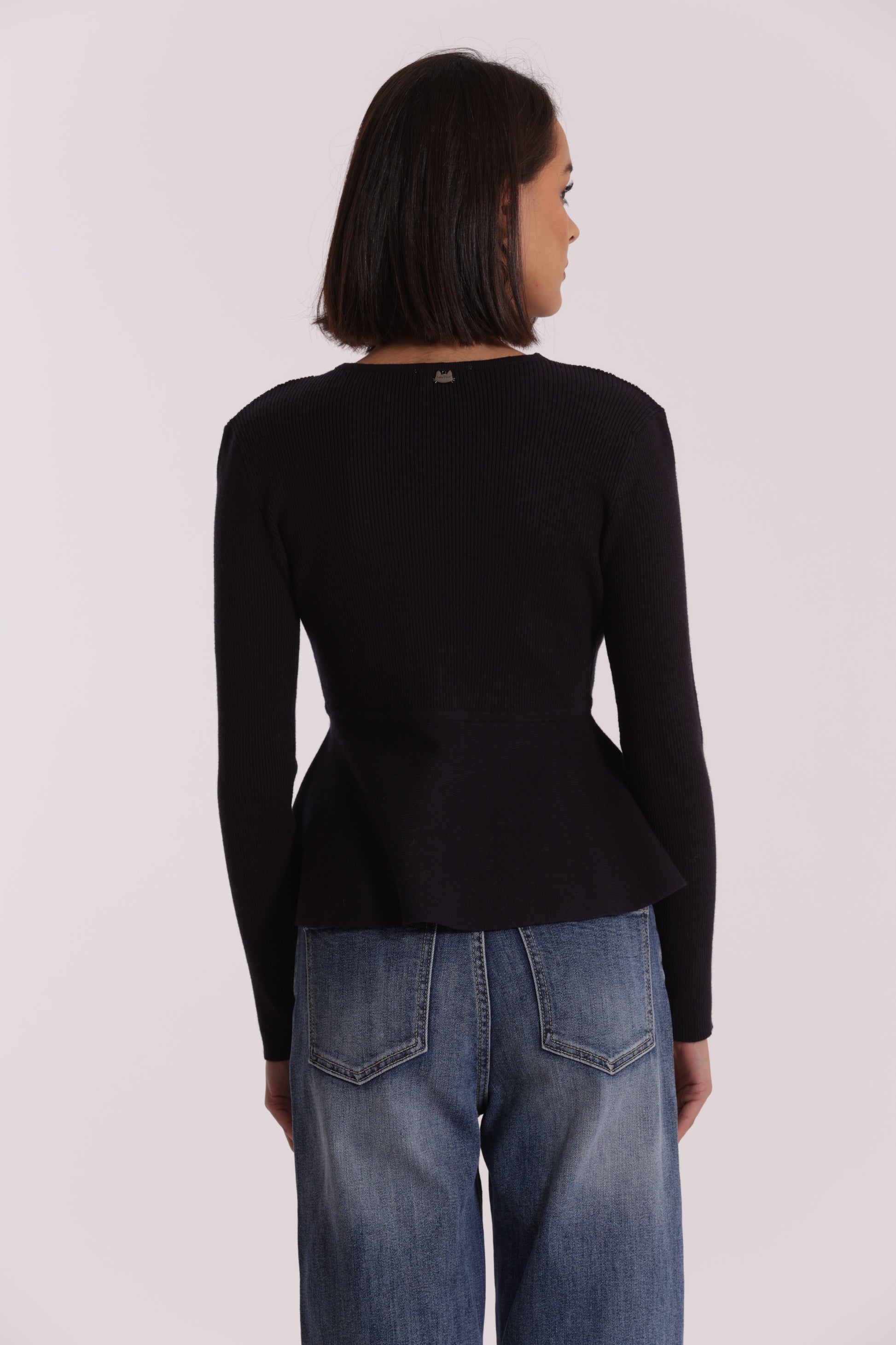 MAGLIA CARDIGAN SVASATO SUL FONDO CON BOTTONI