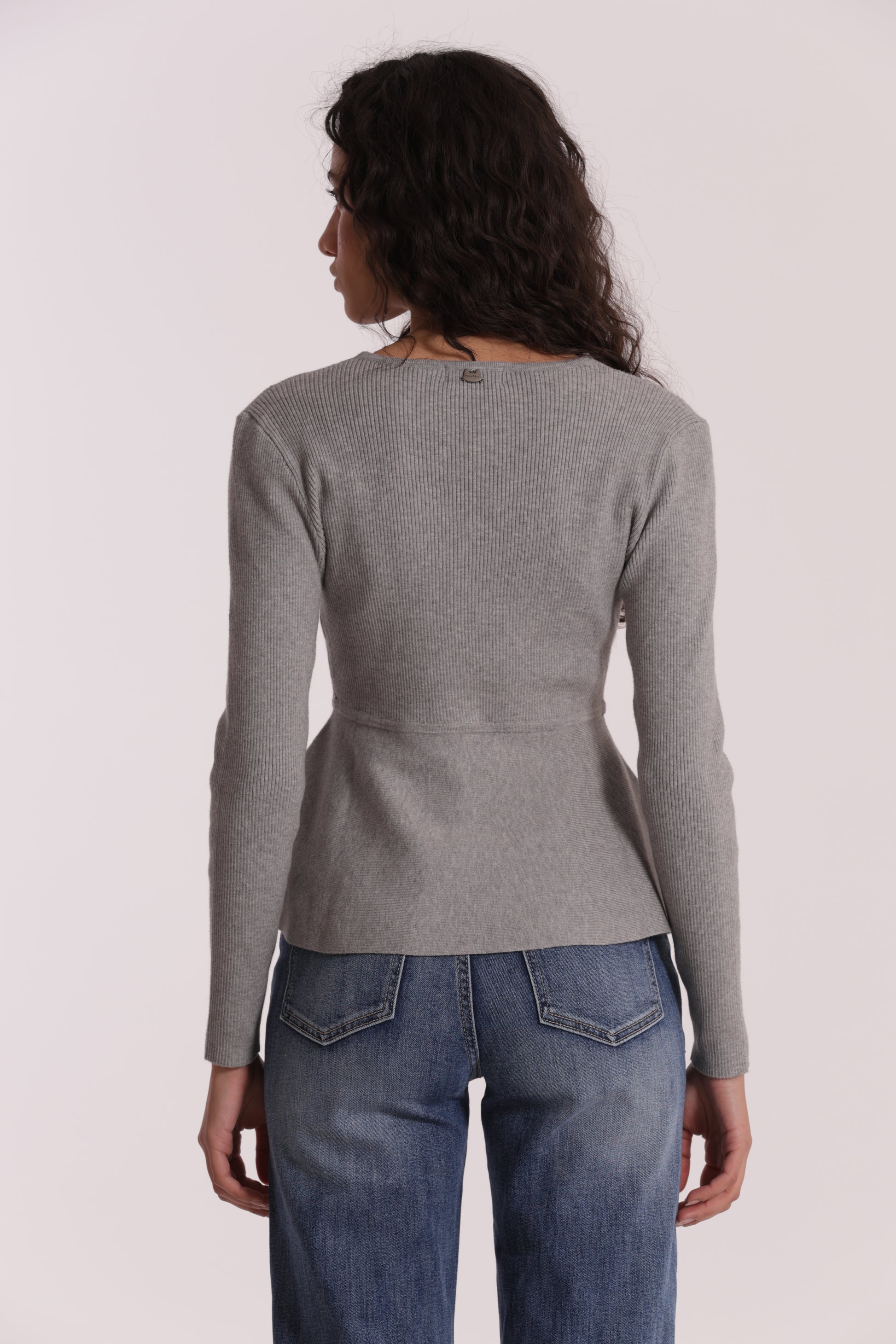 MAGLIA CARDIGAN SVASATO SUL FONDO CON BOTTONI