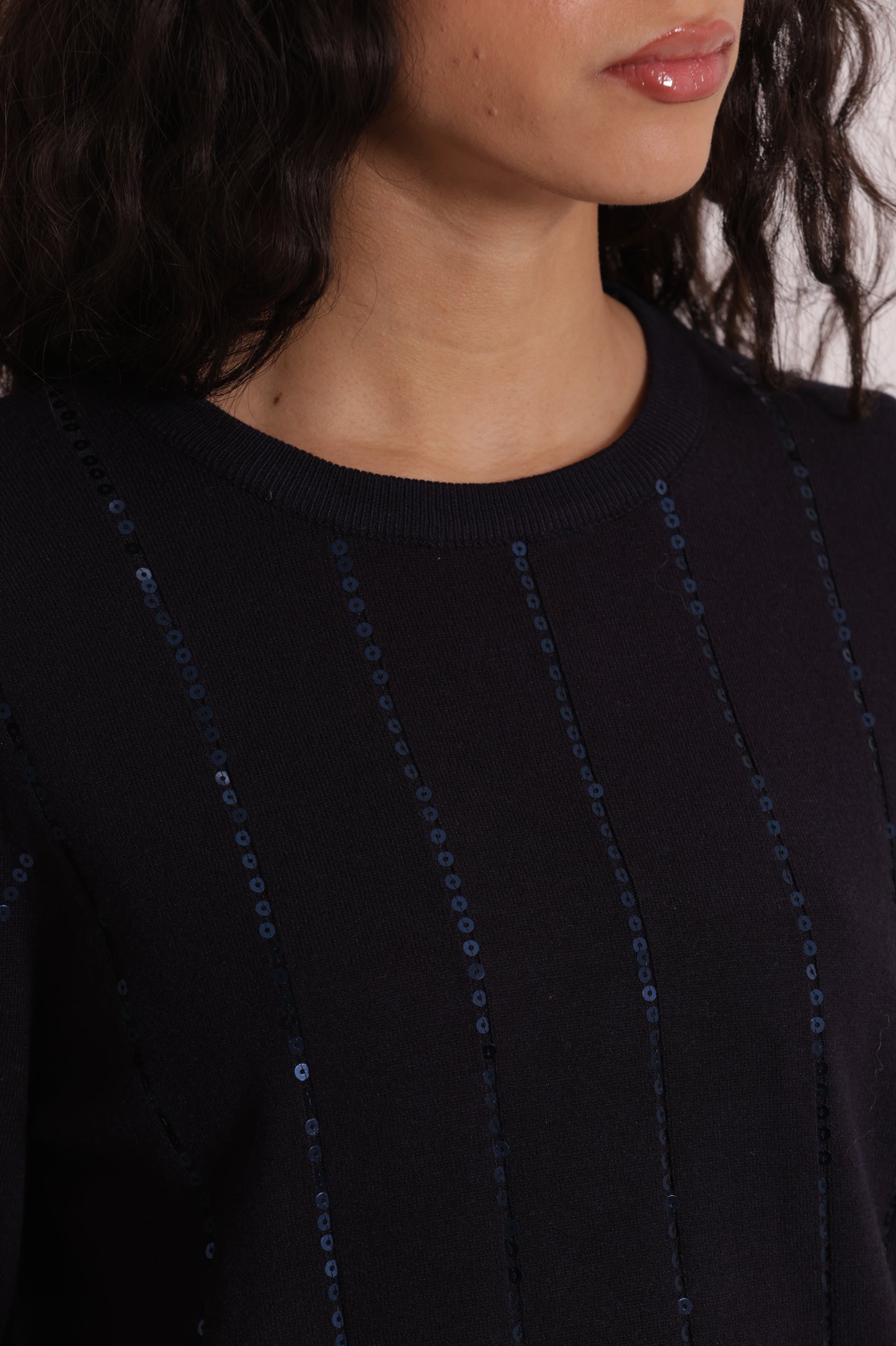 MAGLIA SCOLLO TONDO CON PAILLETES
