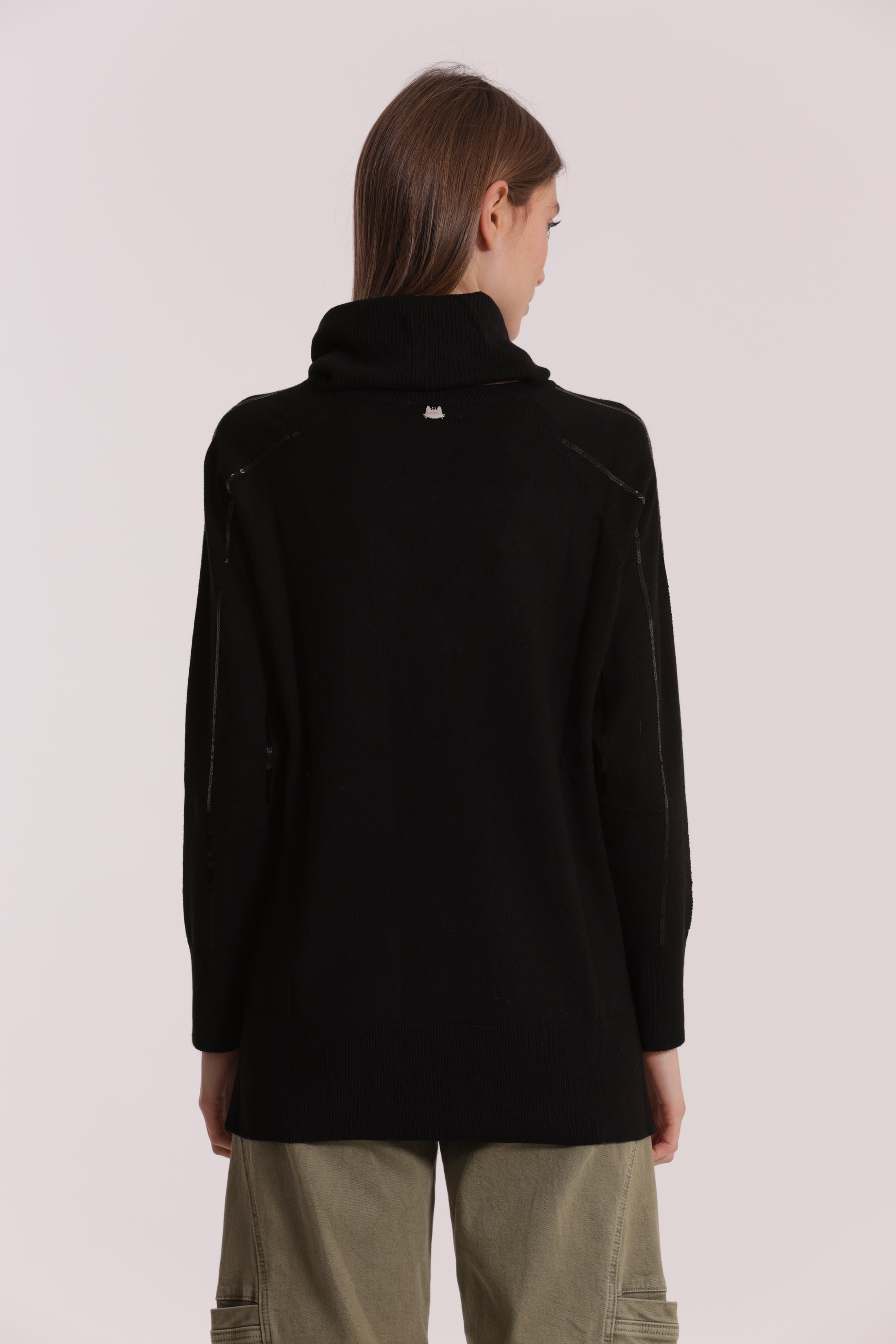 MAGLIA OVER CON SPACCHI LATERALI  E PAILLETTES