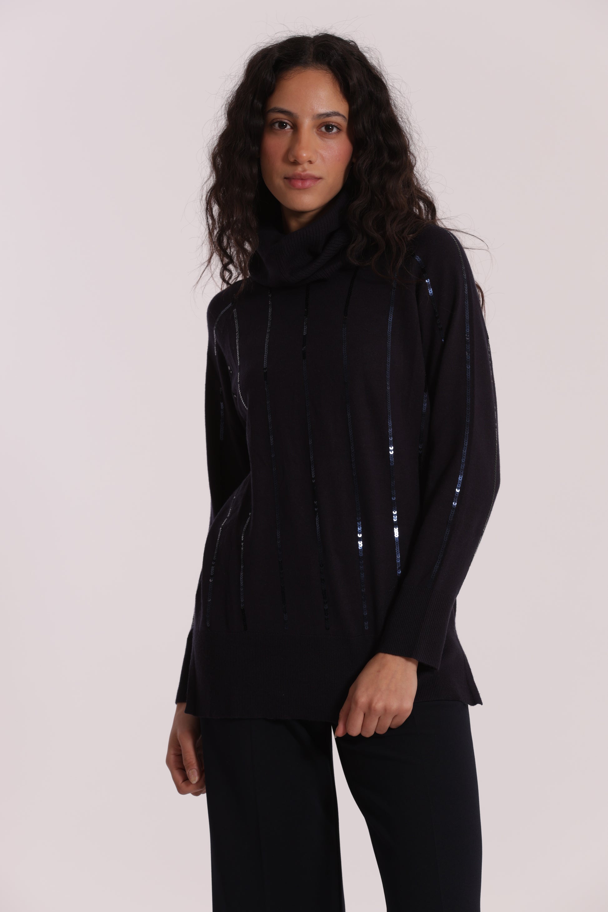 MAGLIA OVER CON SPACCHI LATERALI  E PAILLETTES