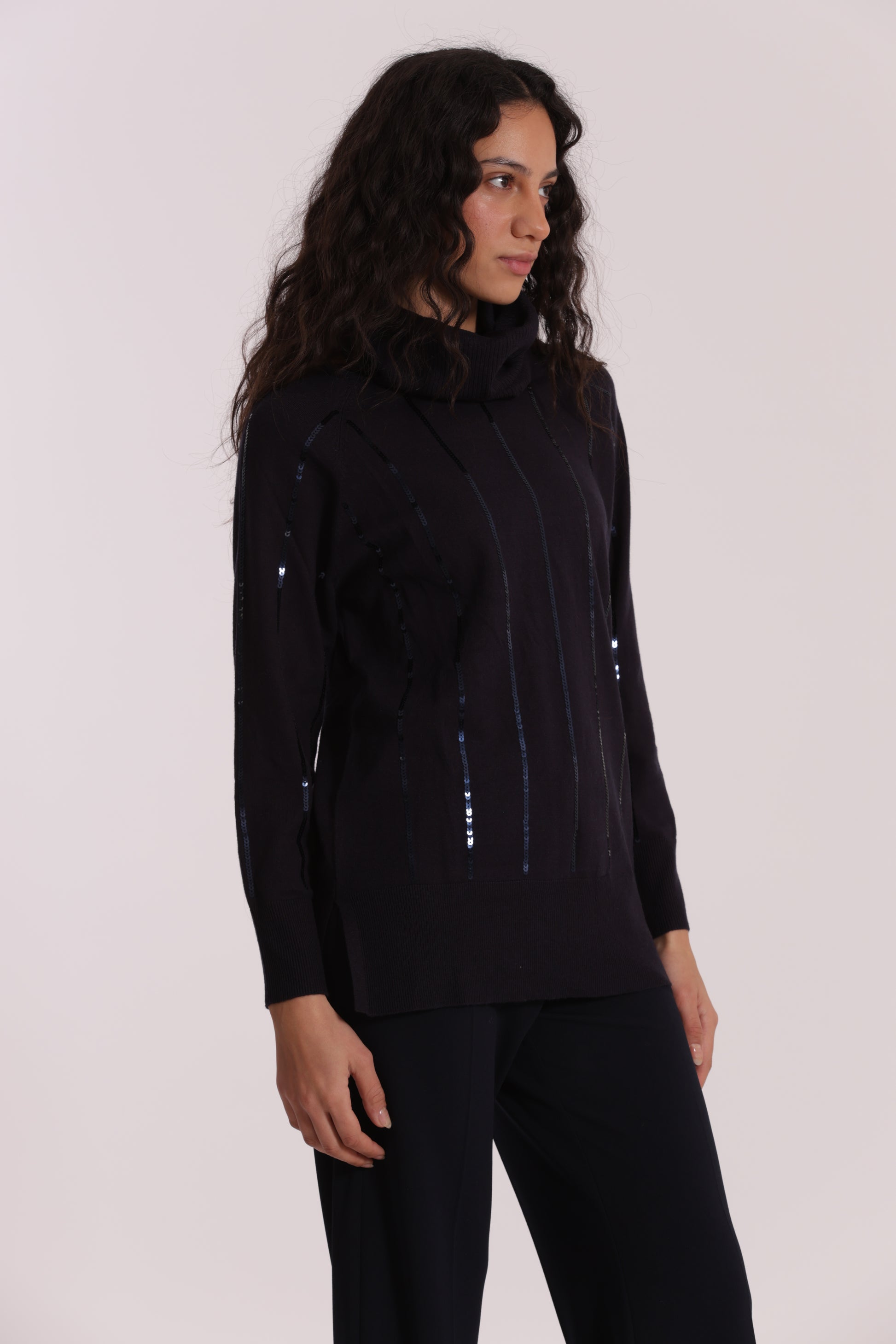 MAGLIA OVER CON SPACCHI LATERALI  E PAILLETTES