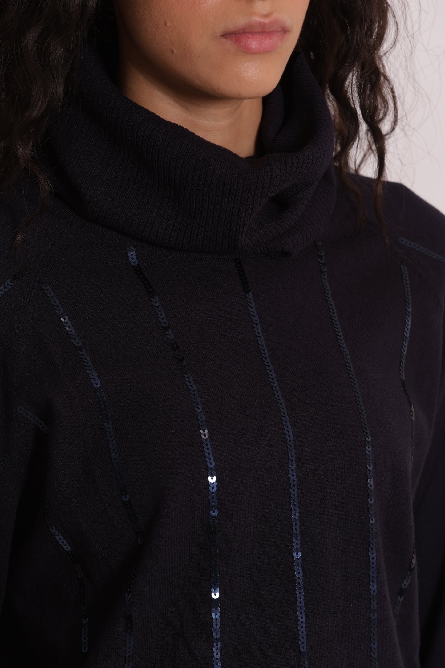MAGLIA OVER CON SPACCHI LATERALI  E PAILLETTES