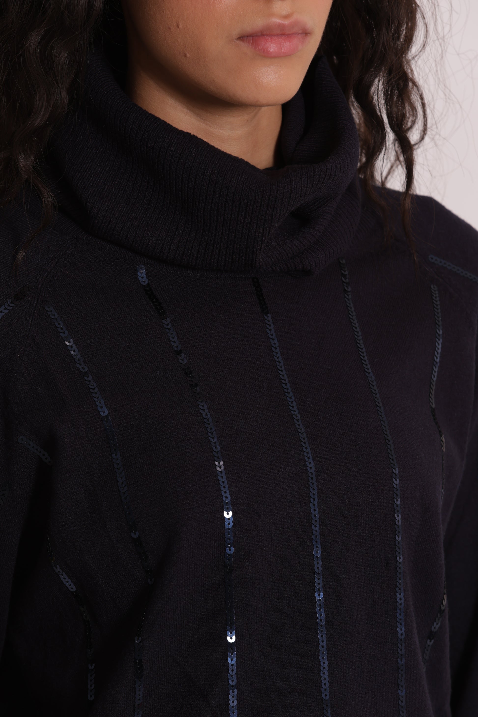 MAGLIA OVER CON SPACCHI LATERALI  E PAILLETTES