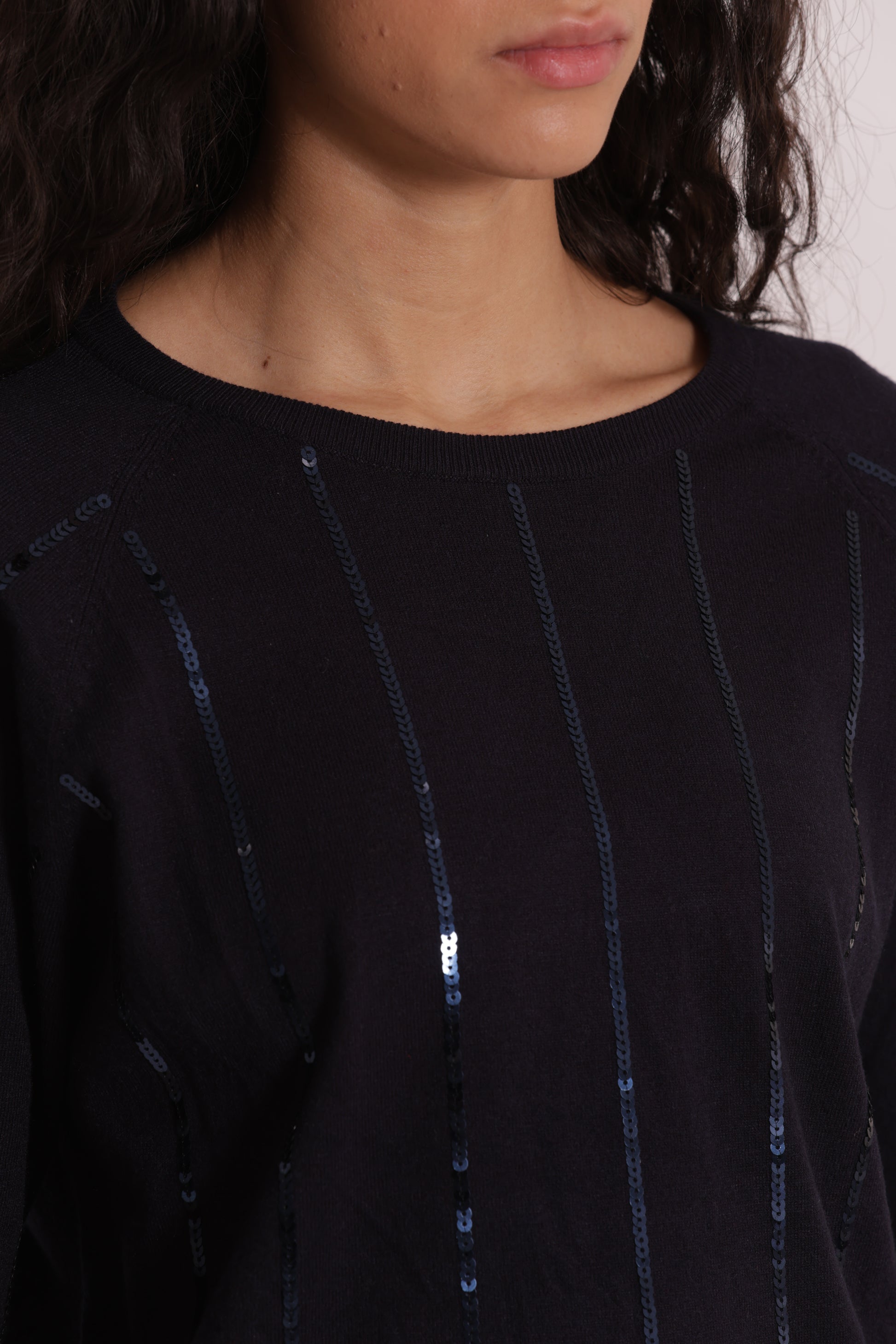 MAGLIA OVER CON SPACCHI LATERALI  E PAILLETTES