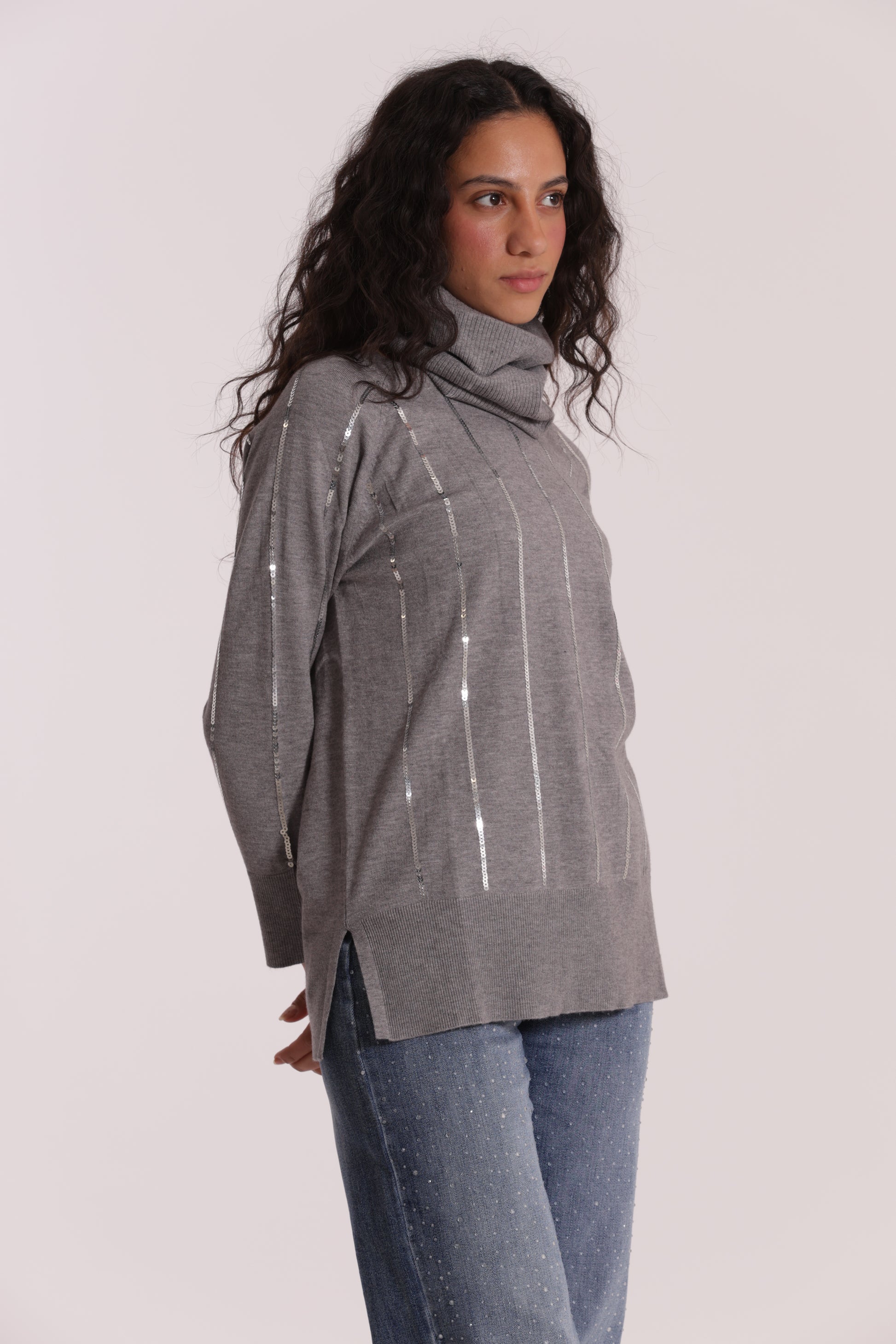 MAGLIA OVER CON SPACCHI LATERALI  E PAILLETTES