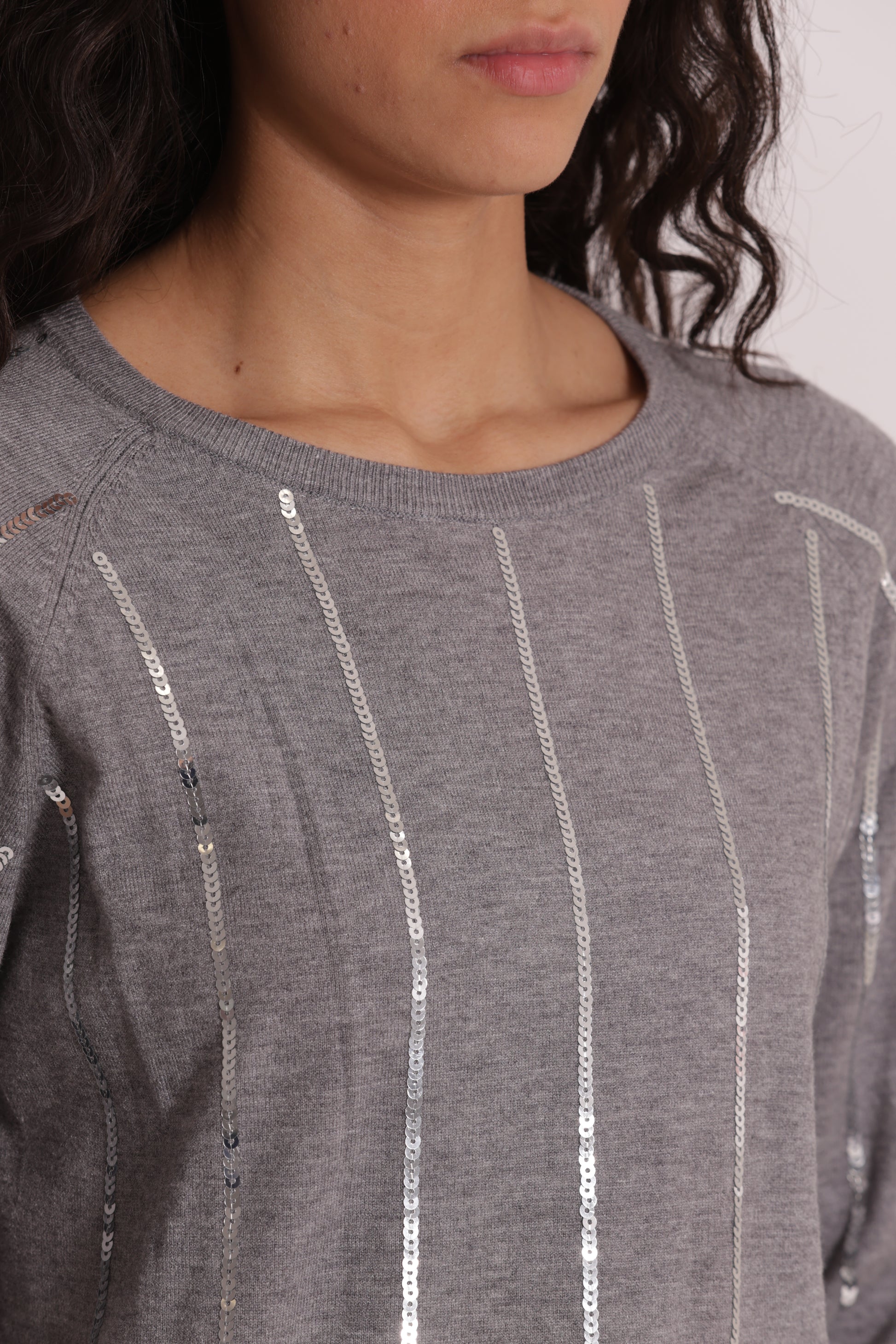 MAGLIA OVER CON SPACCHI LATERALI  E PAILLETTES