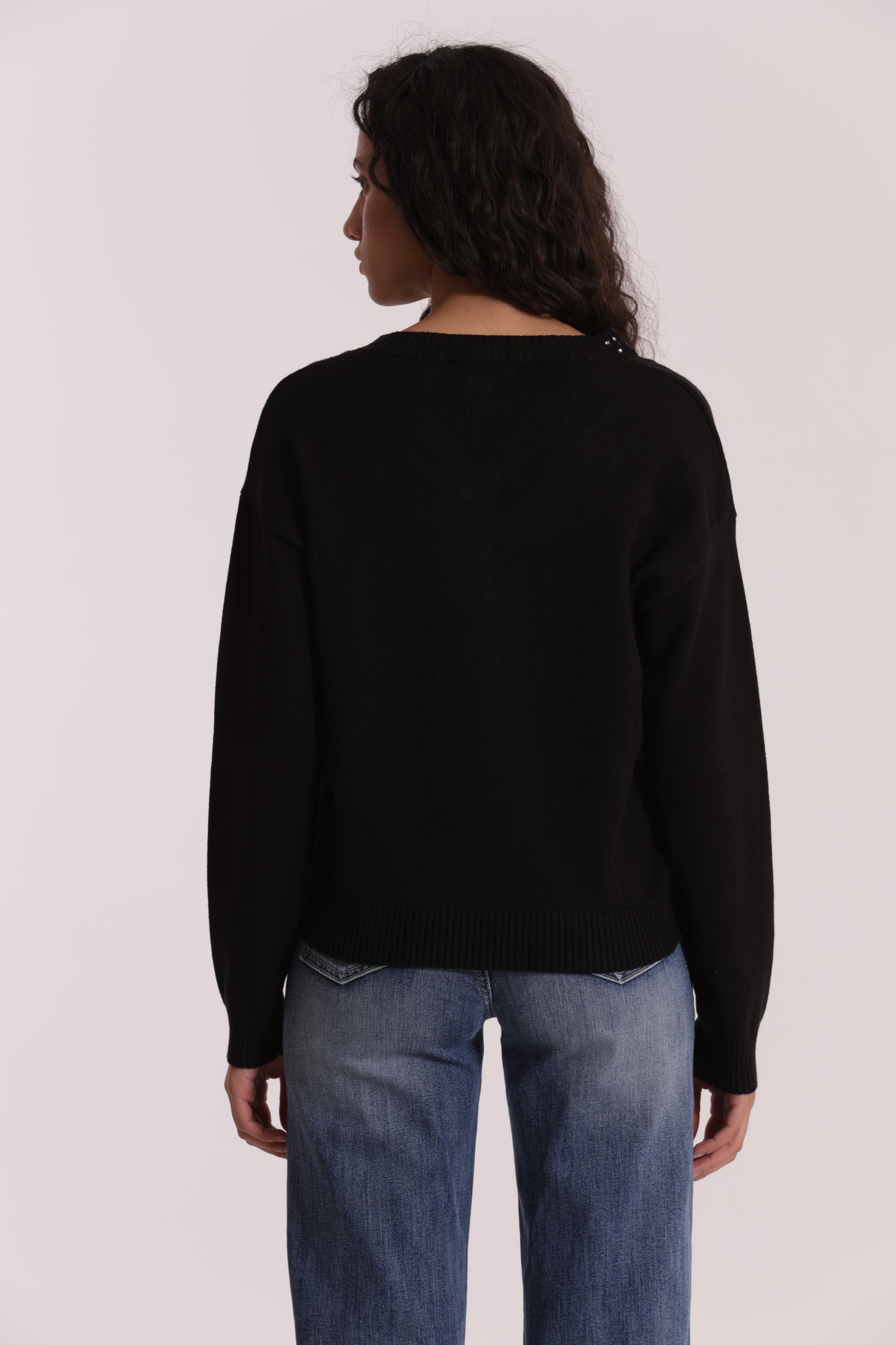 MAGLIA SCOLLO V CUT OUT CON STRASS