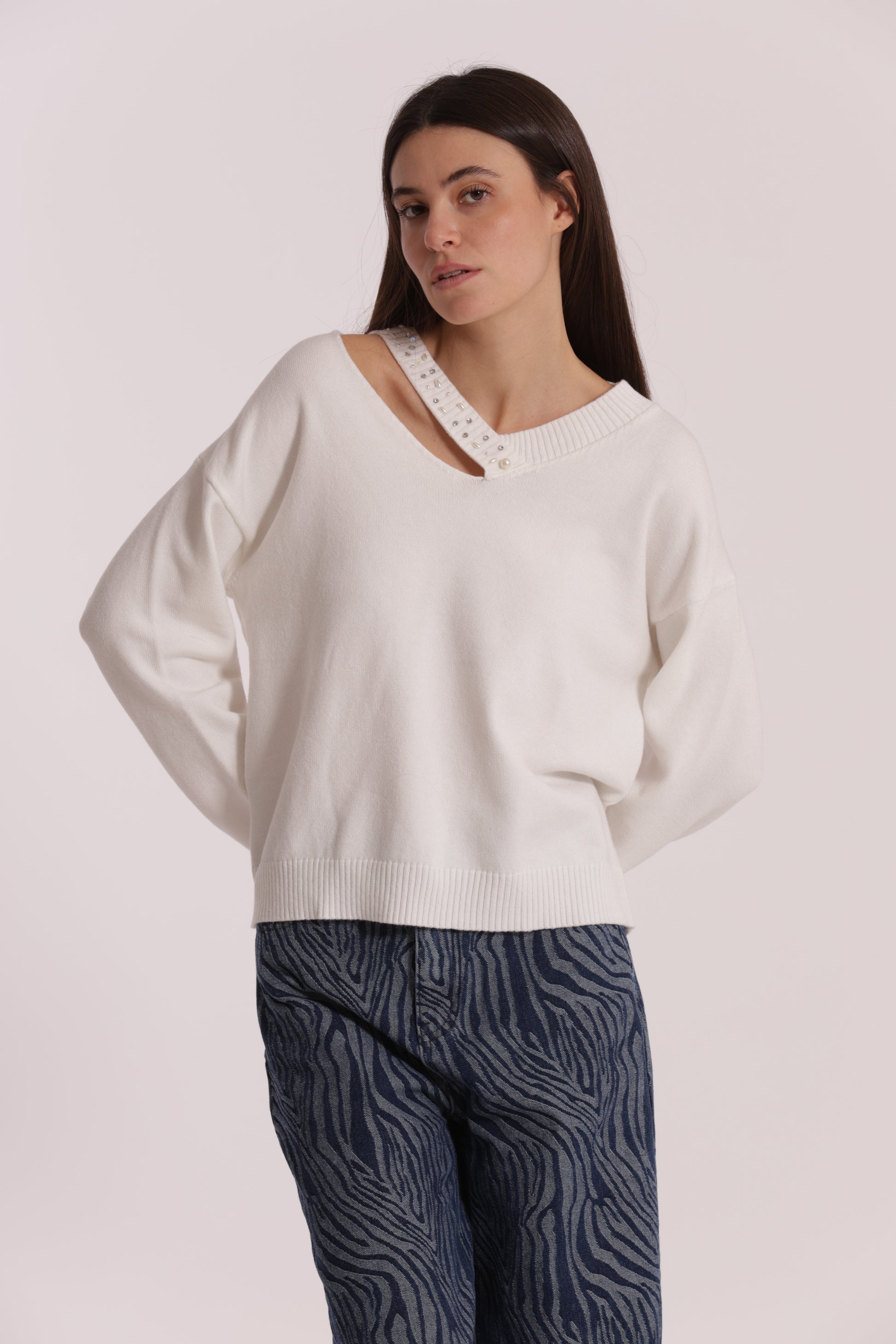 MAGLIA SCOLLO V CUT OUT CON STRASS