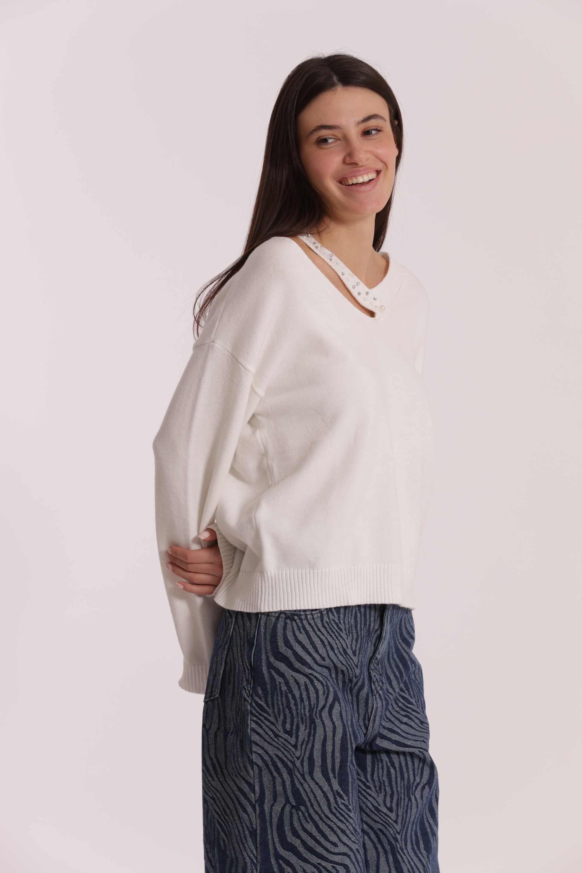 MAGLIA SCOLLO V CUT OUT CON STRASS