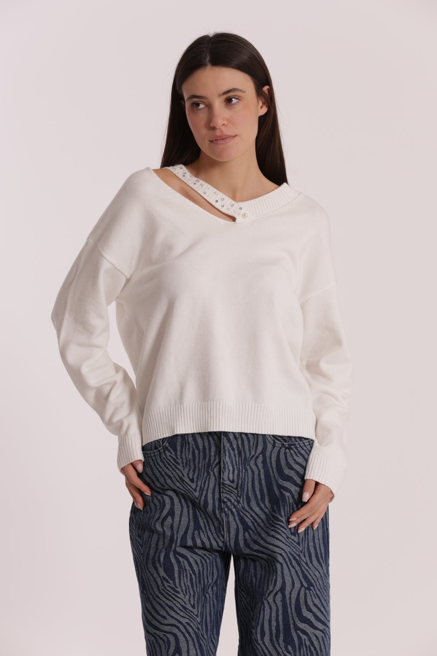 MAGLIA SCOLLO V CUT OUT CON STRASS