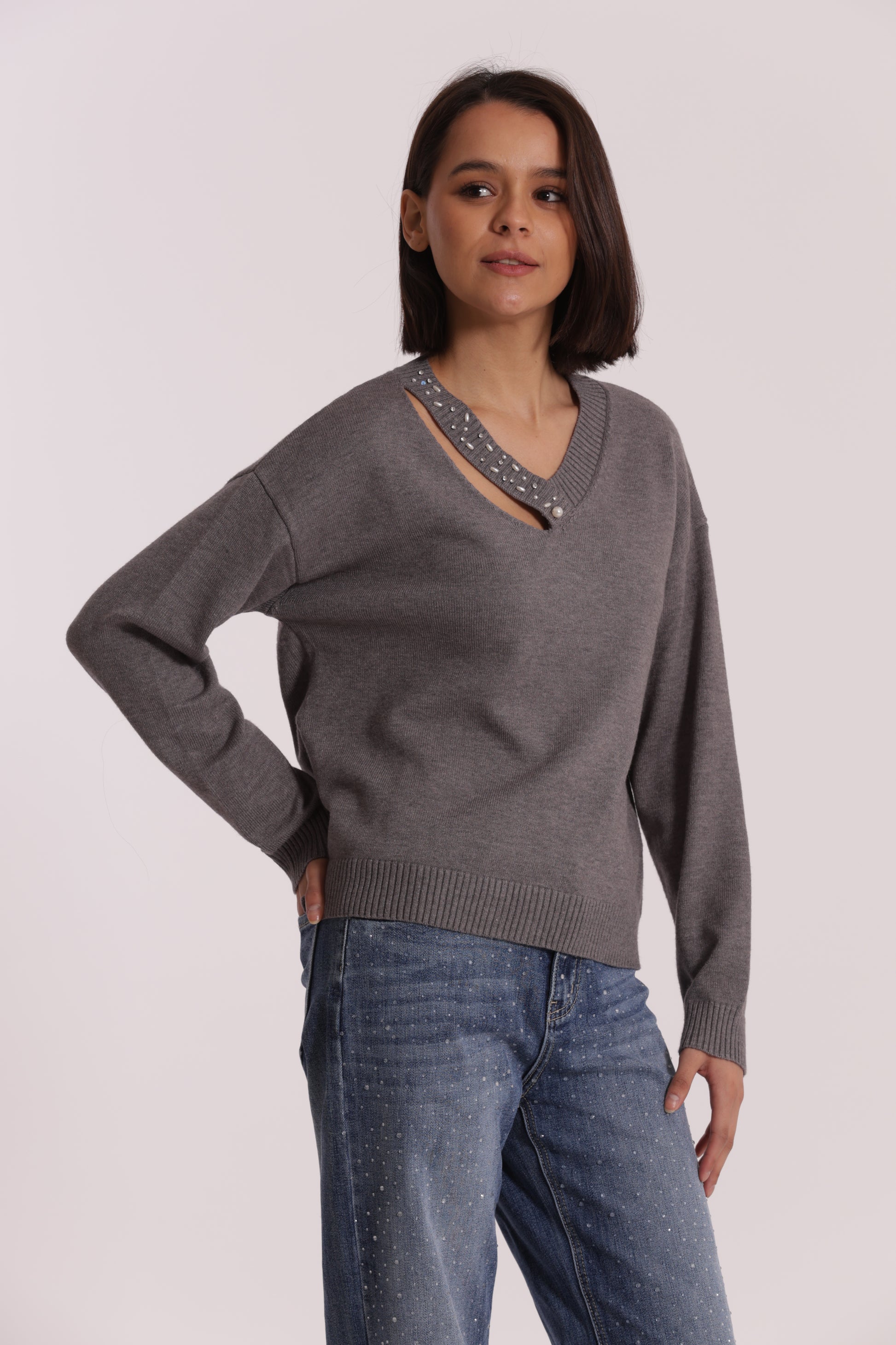 MAGLIA SCOLLO V CUT OUT CON STRASS