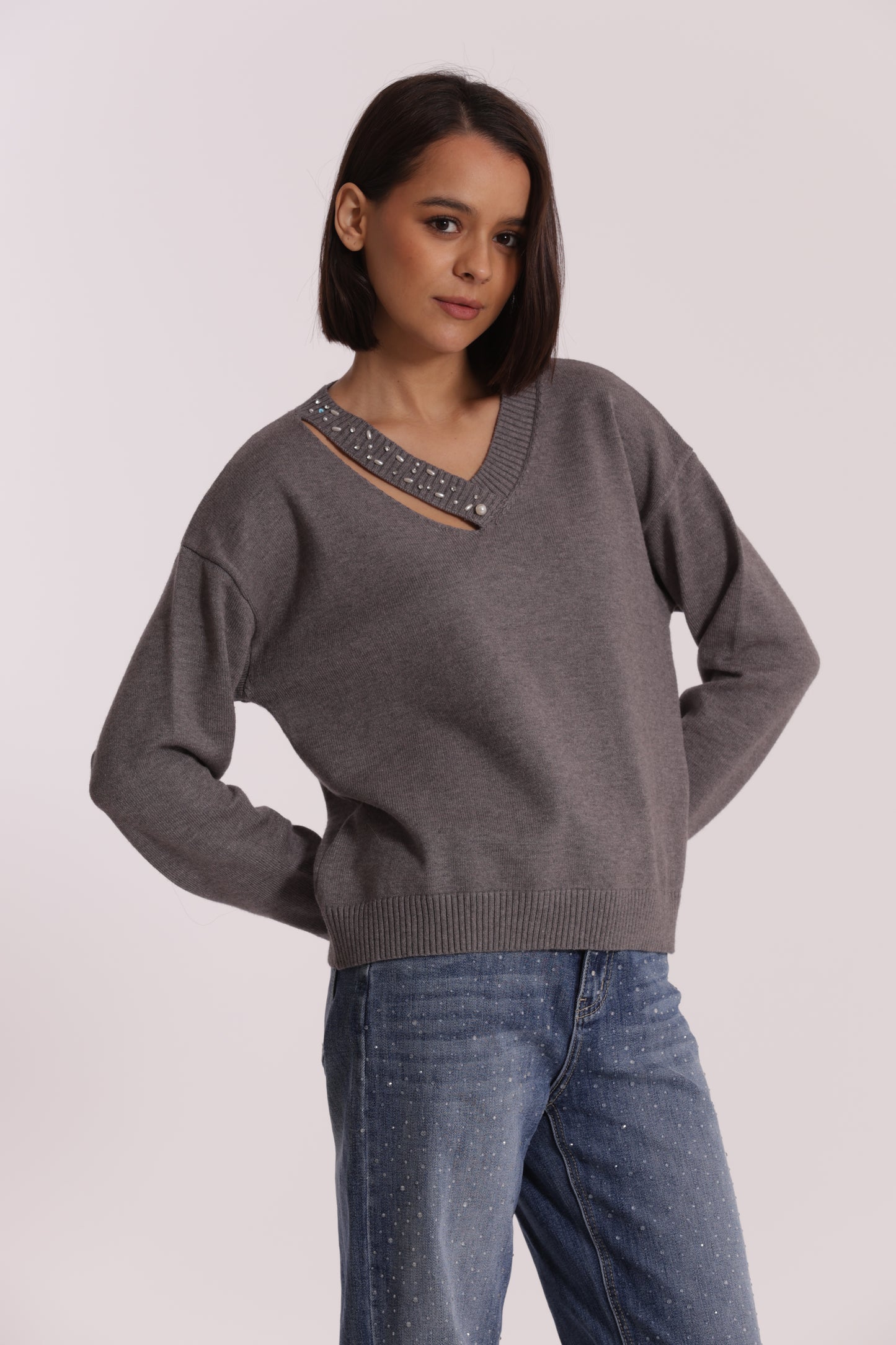 MAGLIA SCOLLO V CUT OUT CON STRASS